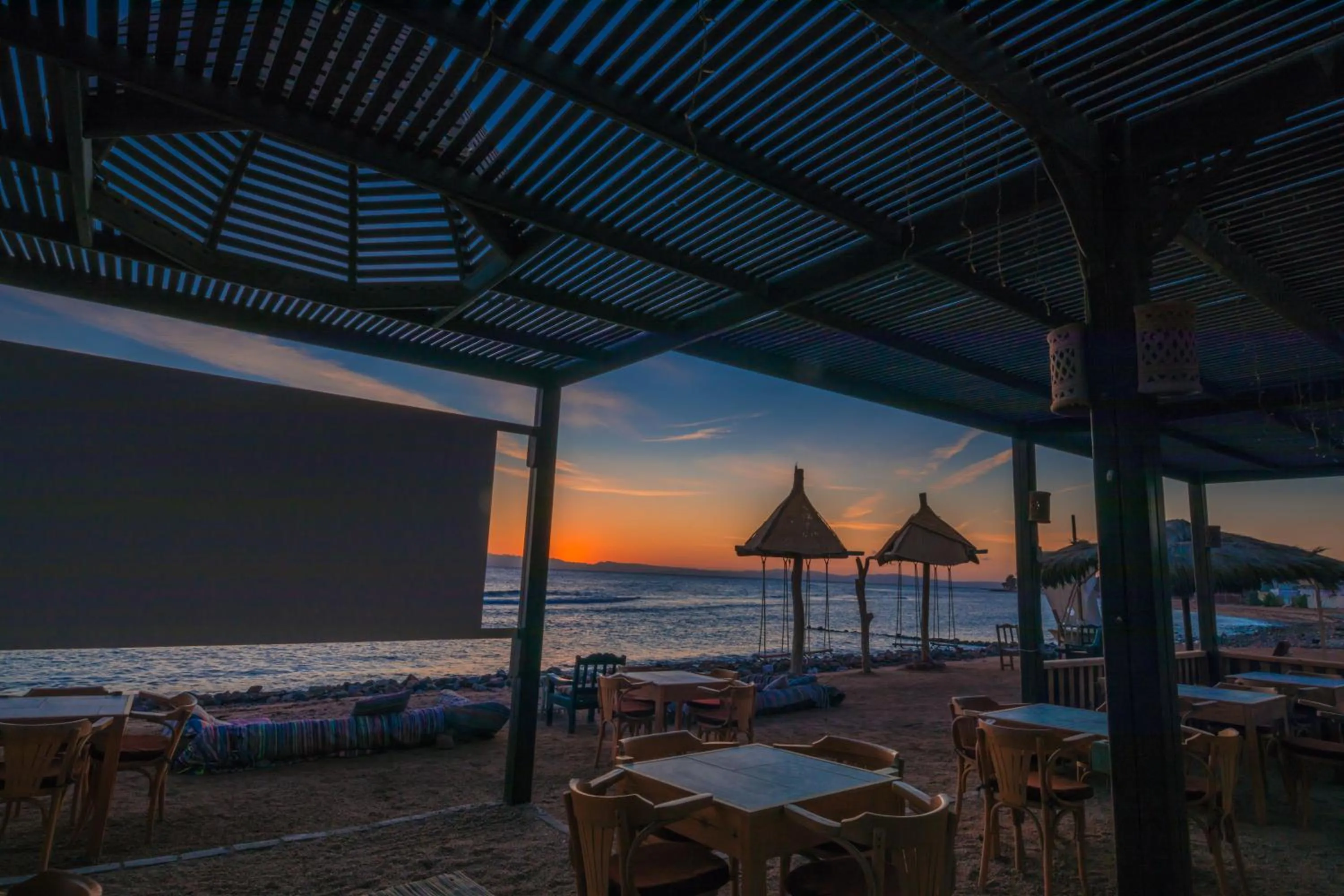 Restaurant/places to eat in The Bedouin Moon