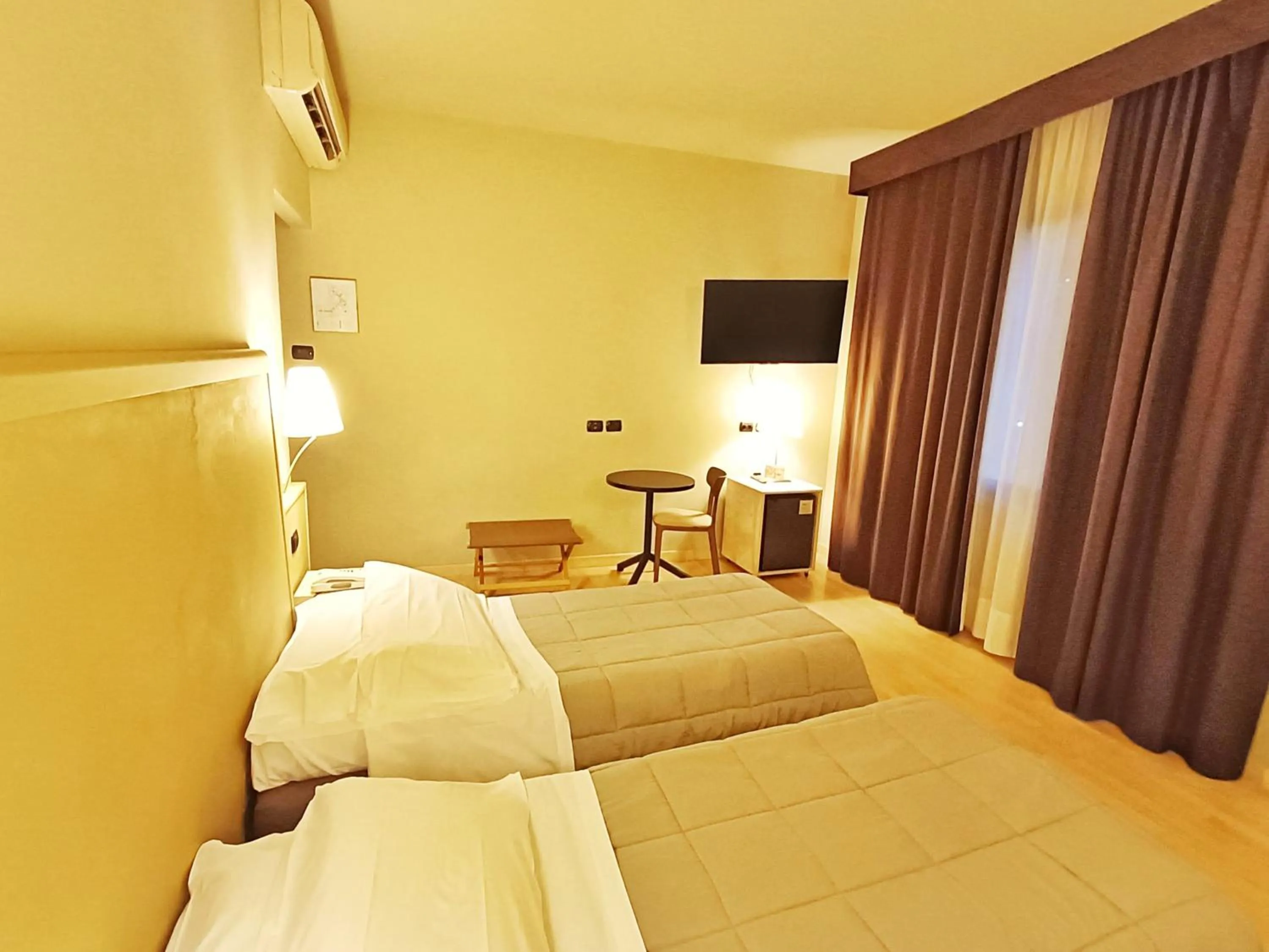 Photo of the whole room, Bed in Hotel Corallo Rimini