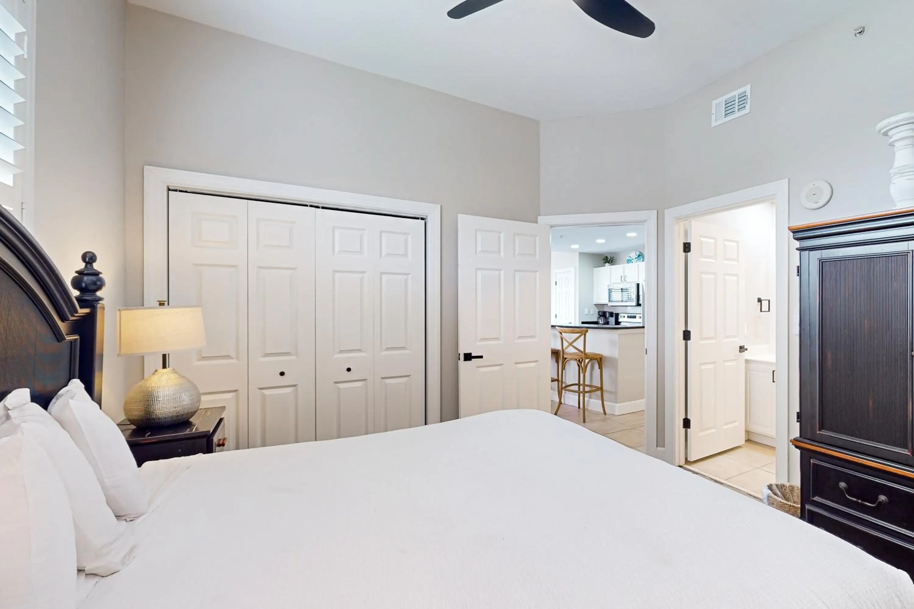 Bed in Sunrise Beach Resort V