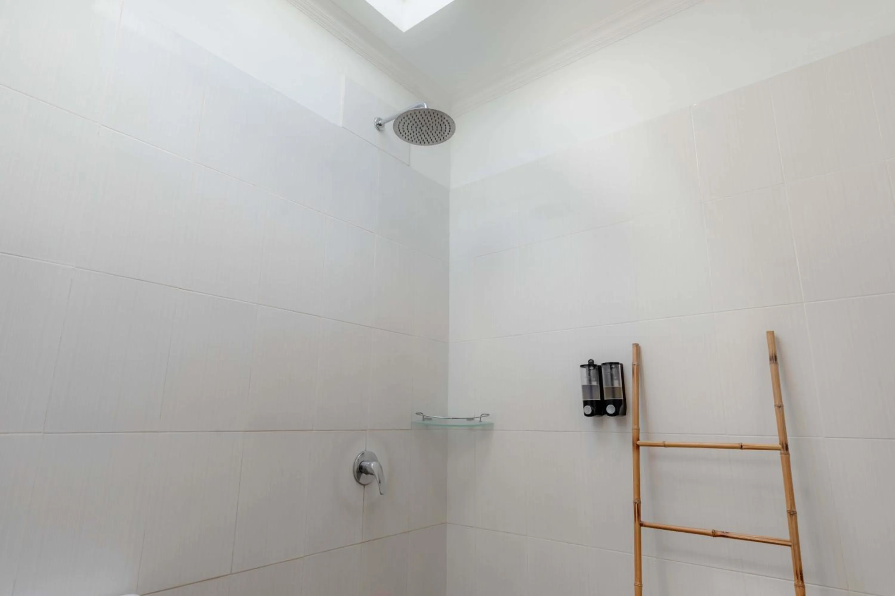 Toilet in Carik Bali Guest House Canggu