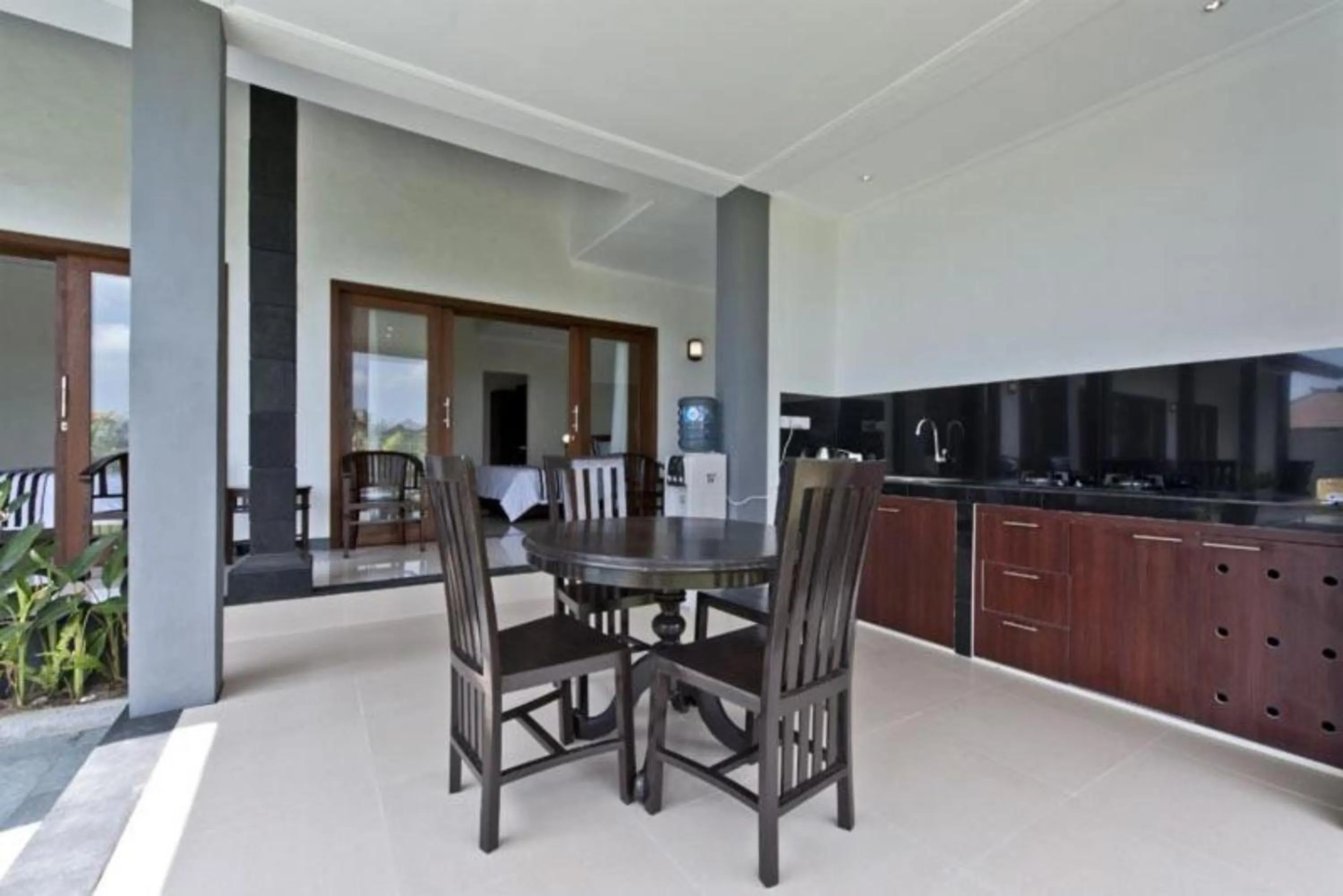 Dining area in Carik Bali Guest House Canggu