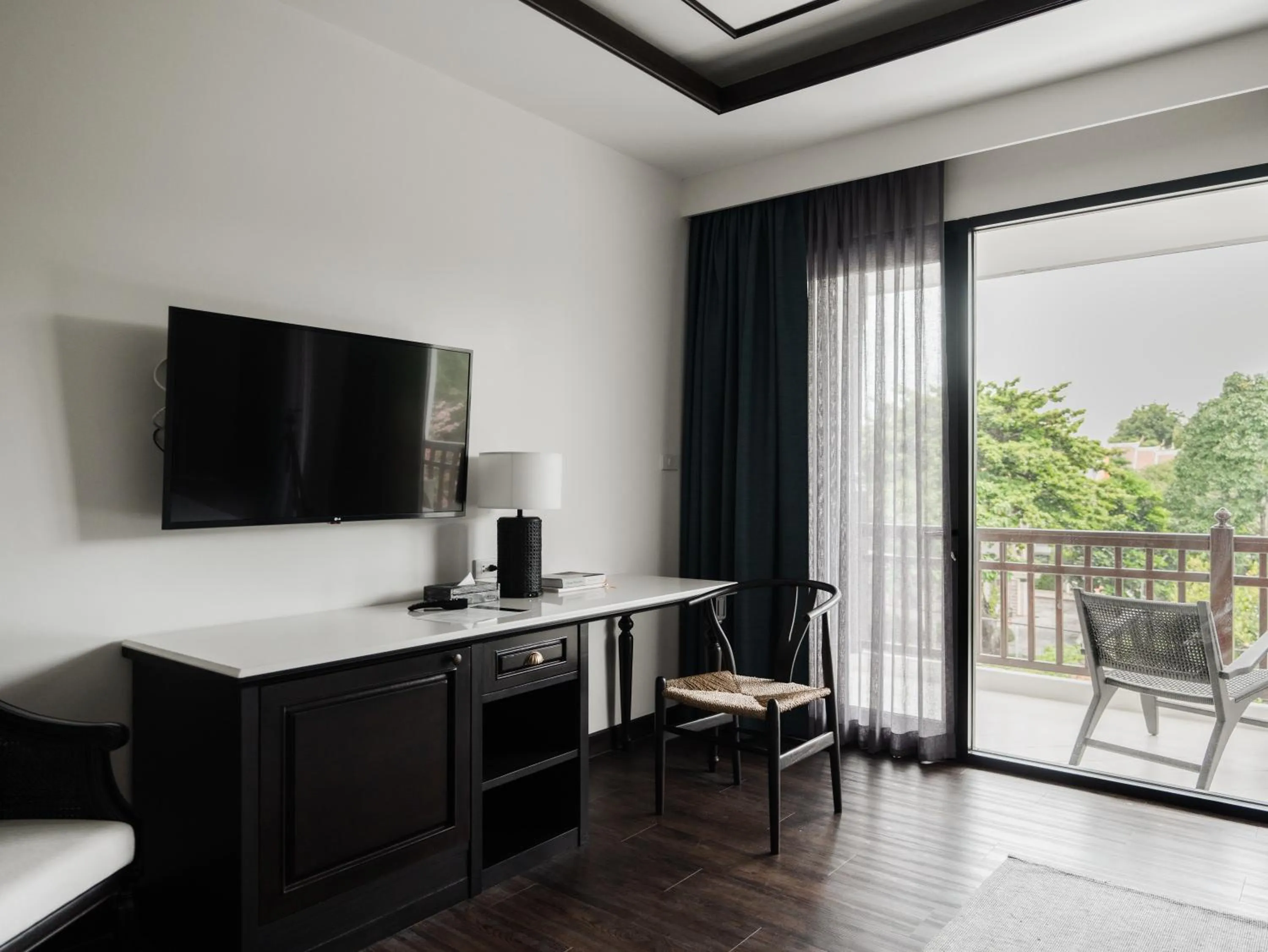 TV and multimedia in Burirattana Hotel-An Adults Only Hotel