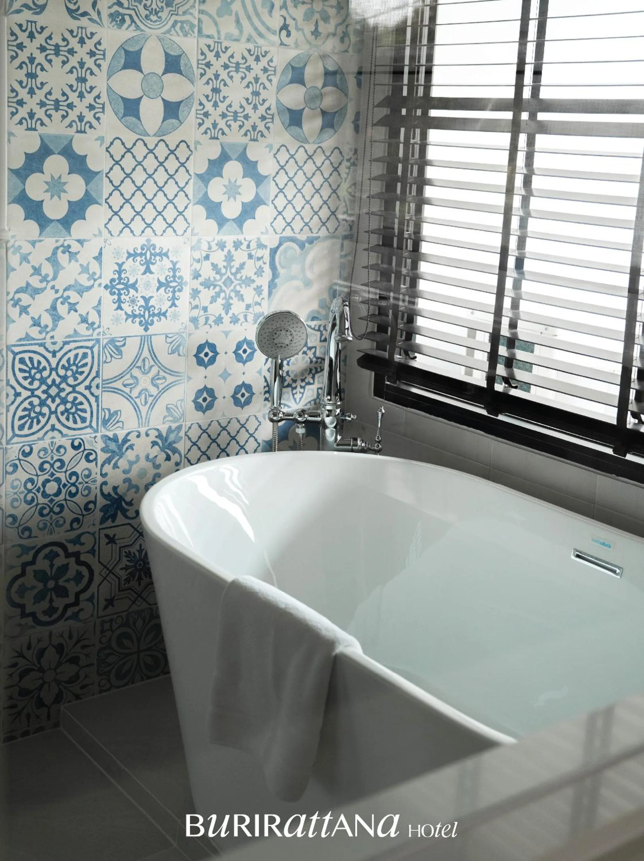 Bath in Burirattana Hotel-An Adults Only Hotel