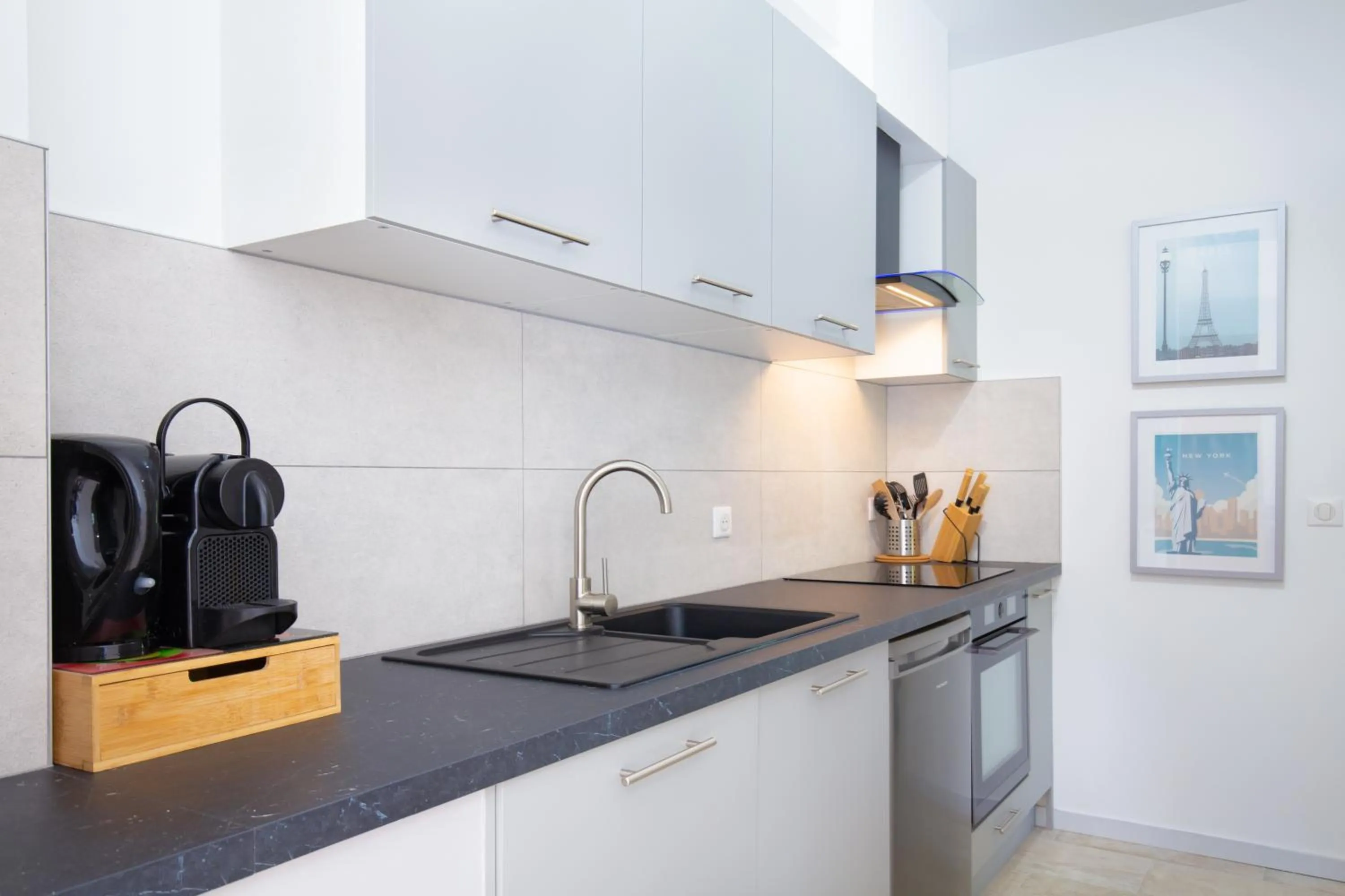 Kitchen or kitchenette in La Connexion, Gay Men Only