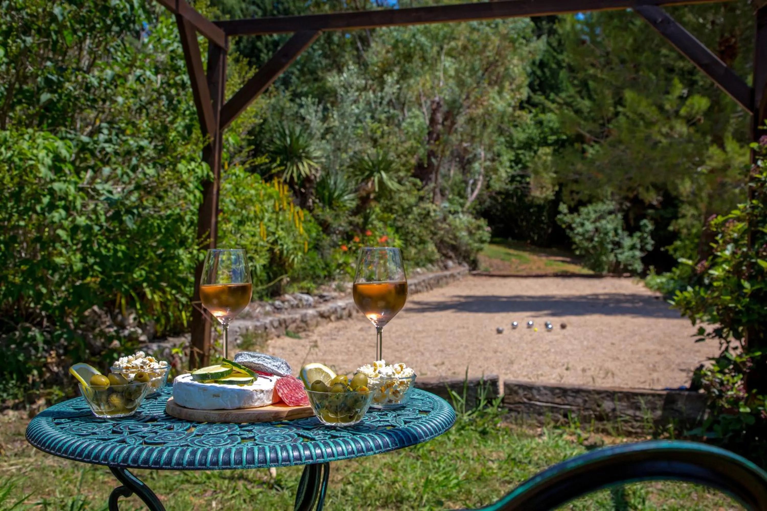 Garden in La Connexion, Gay Men Only