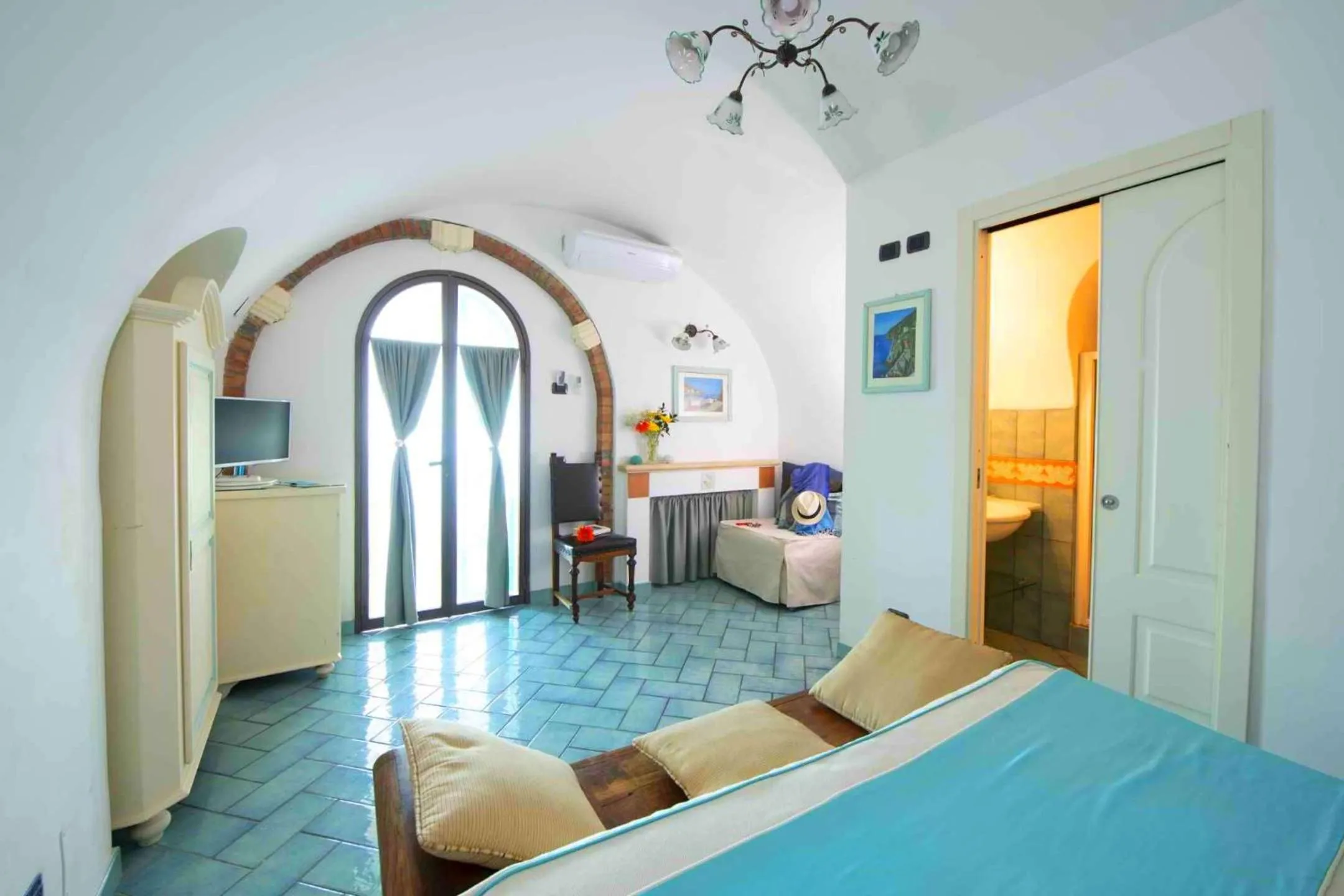 Photo of the whole room, Bed in Hotel La Ninfa