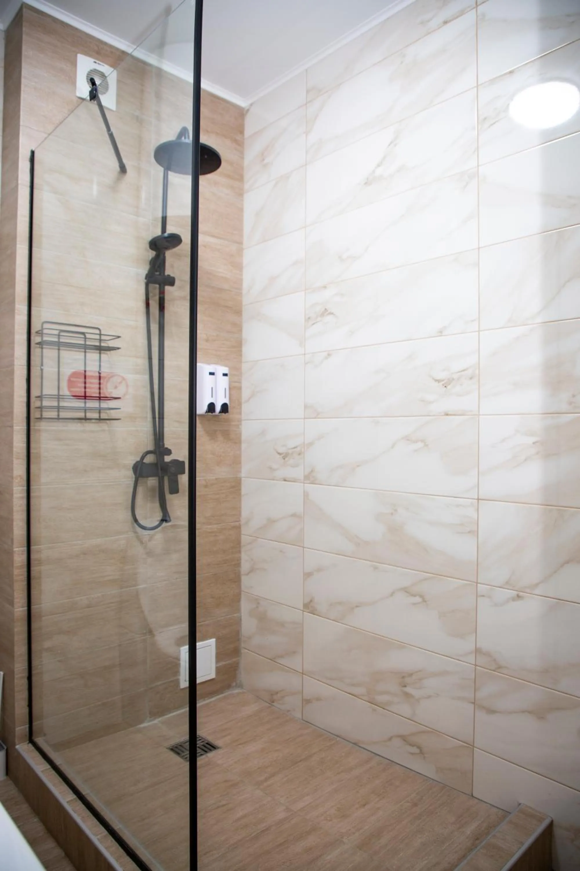 Shower in Silence hotel