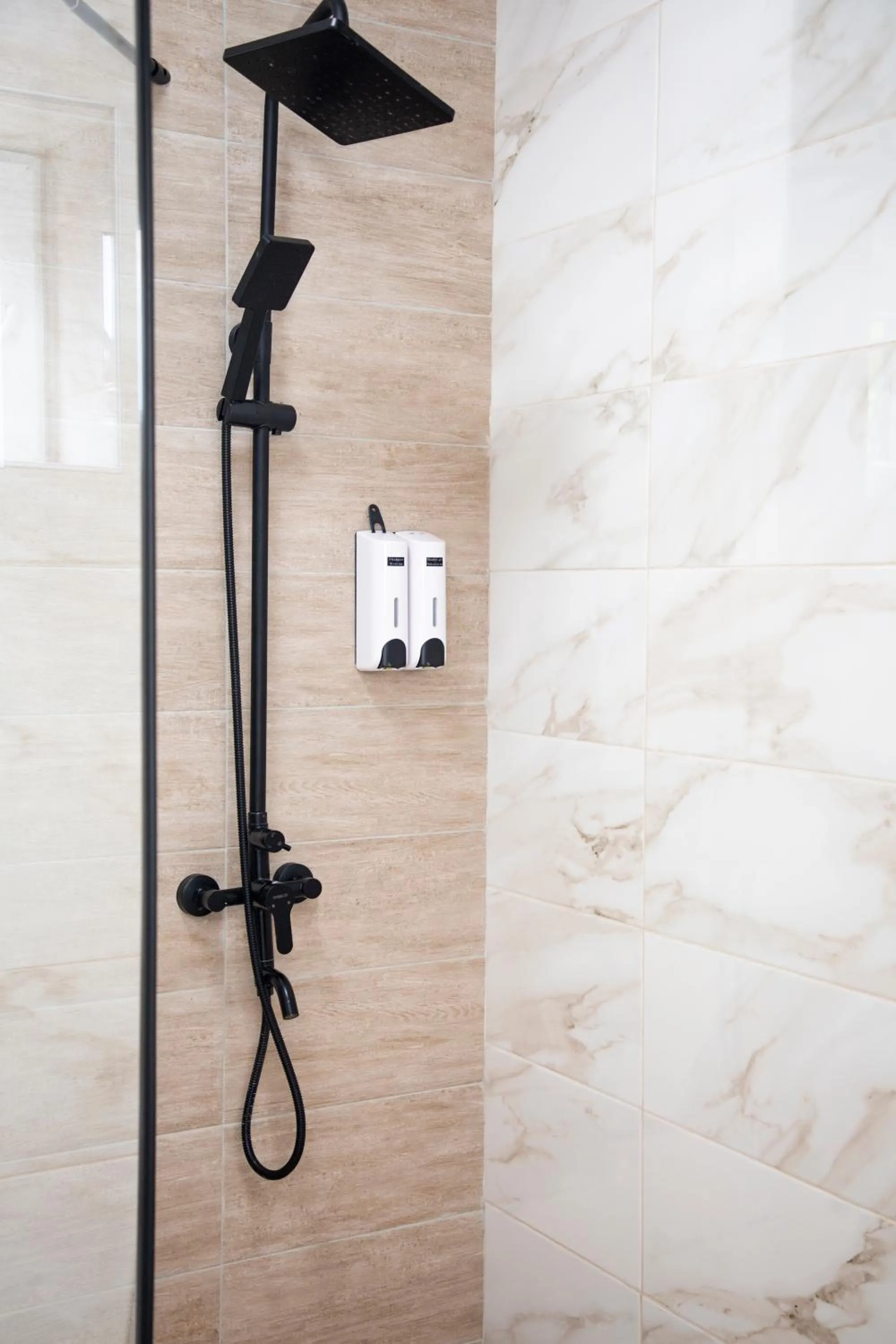 Shower in Silence hotel