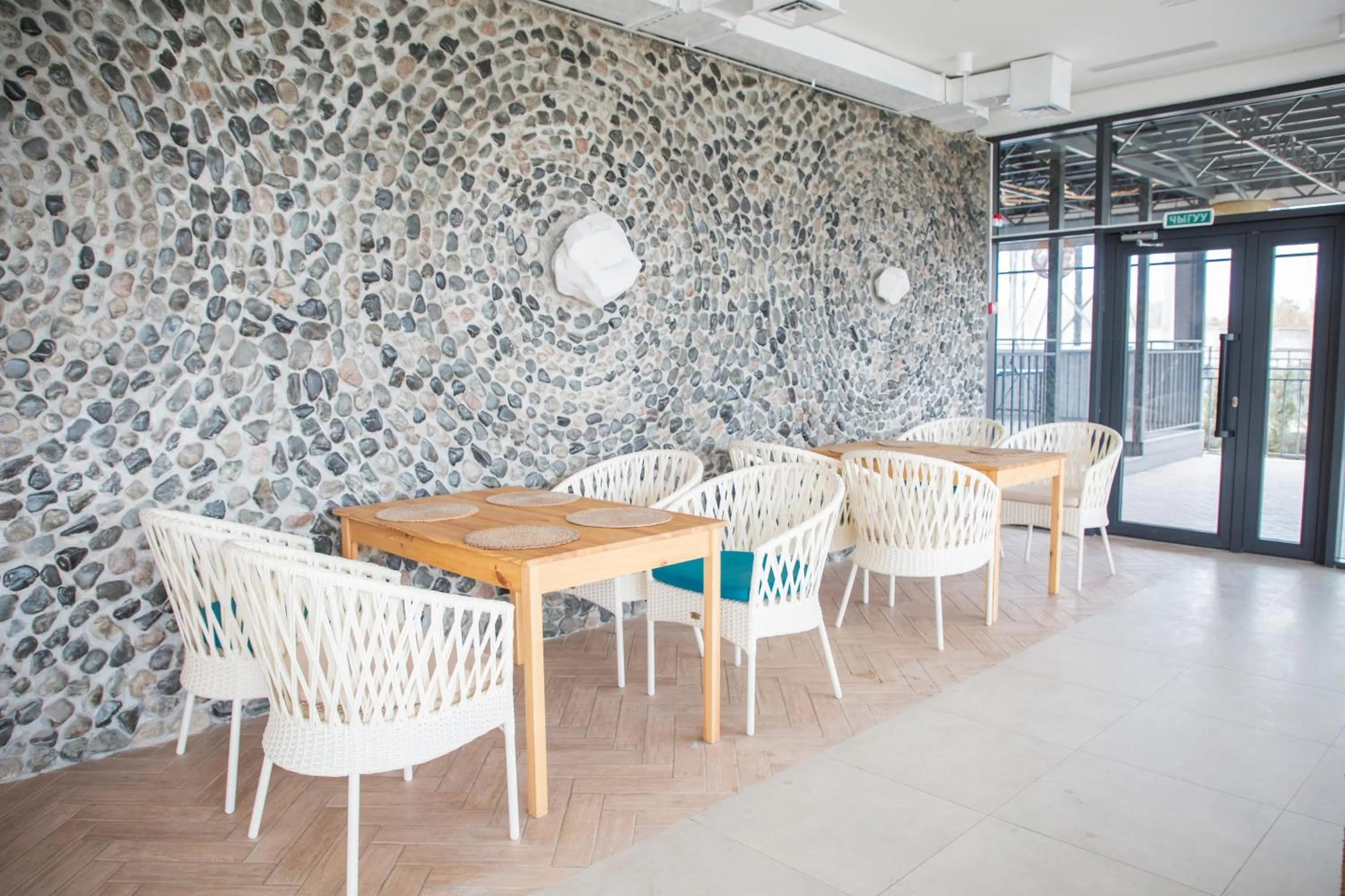 Restaurant/places to eat in Silence hotel