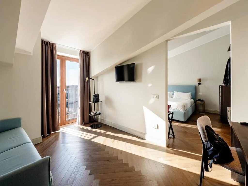 Bed in Hotel Carlton