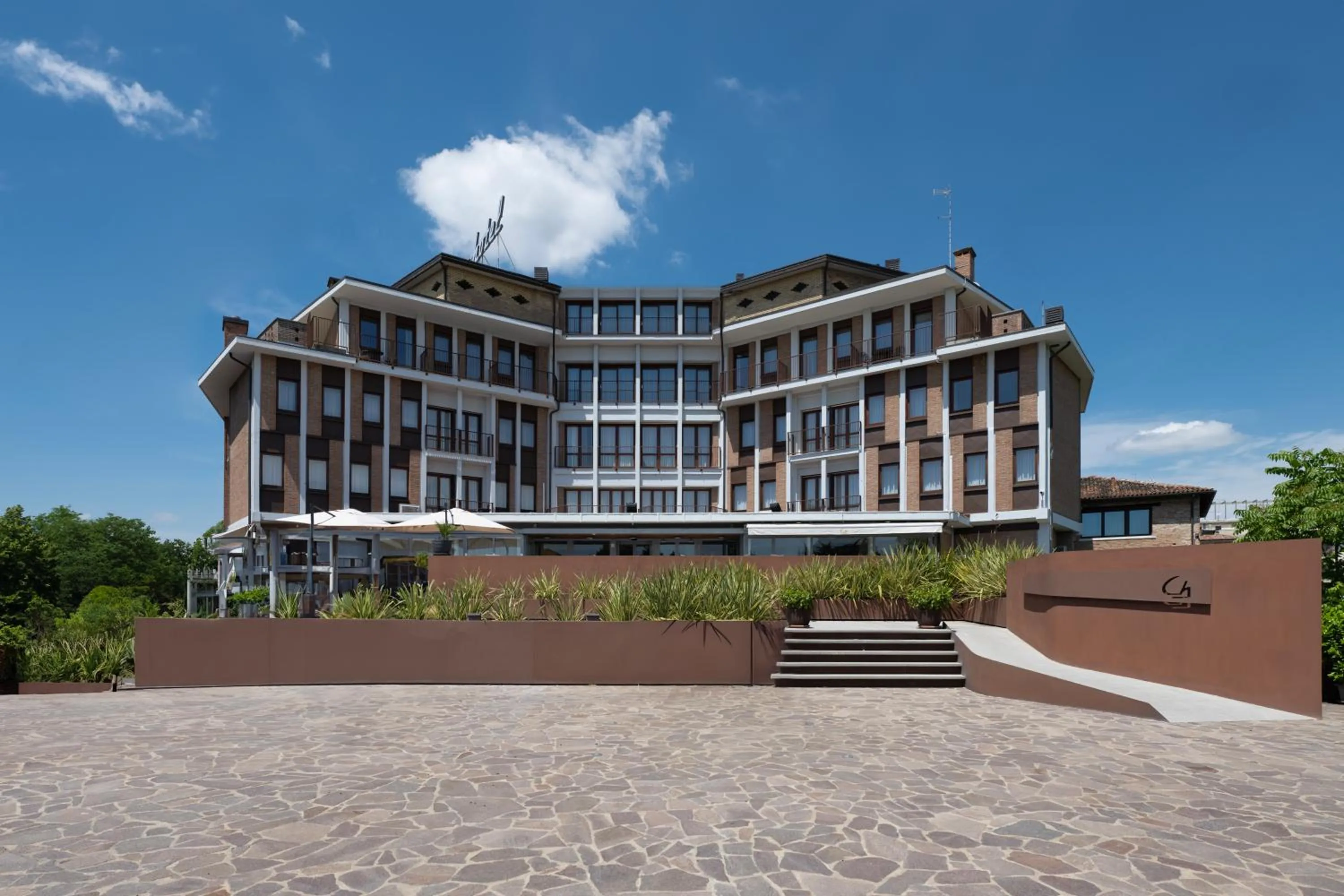 Property building in Hotel Carlton