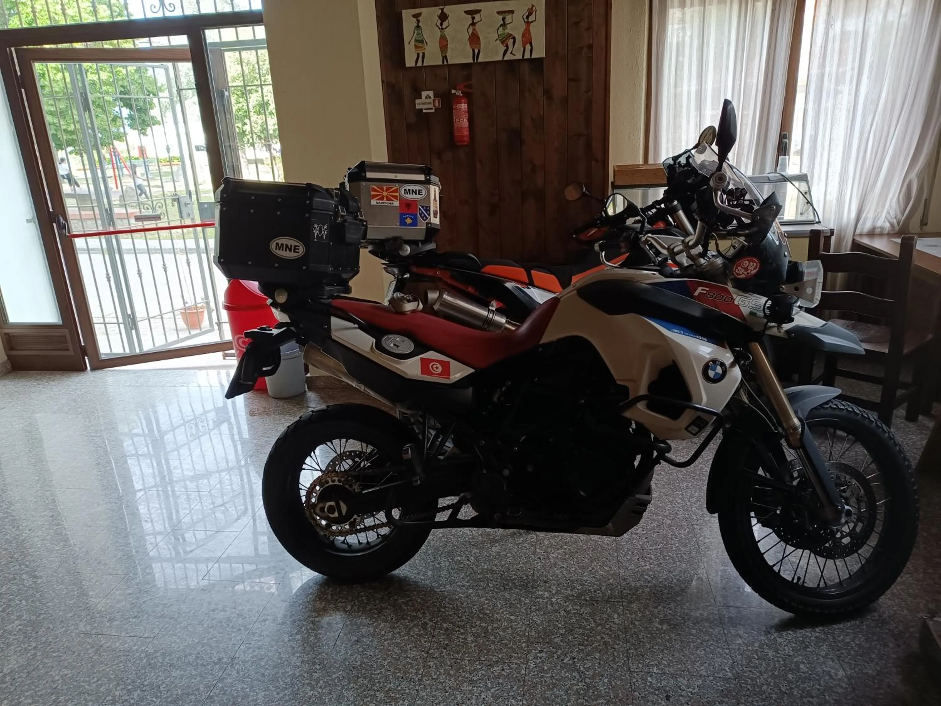 Parking in bed and breakfast Murales Orgosolo