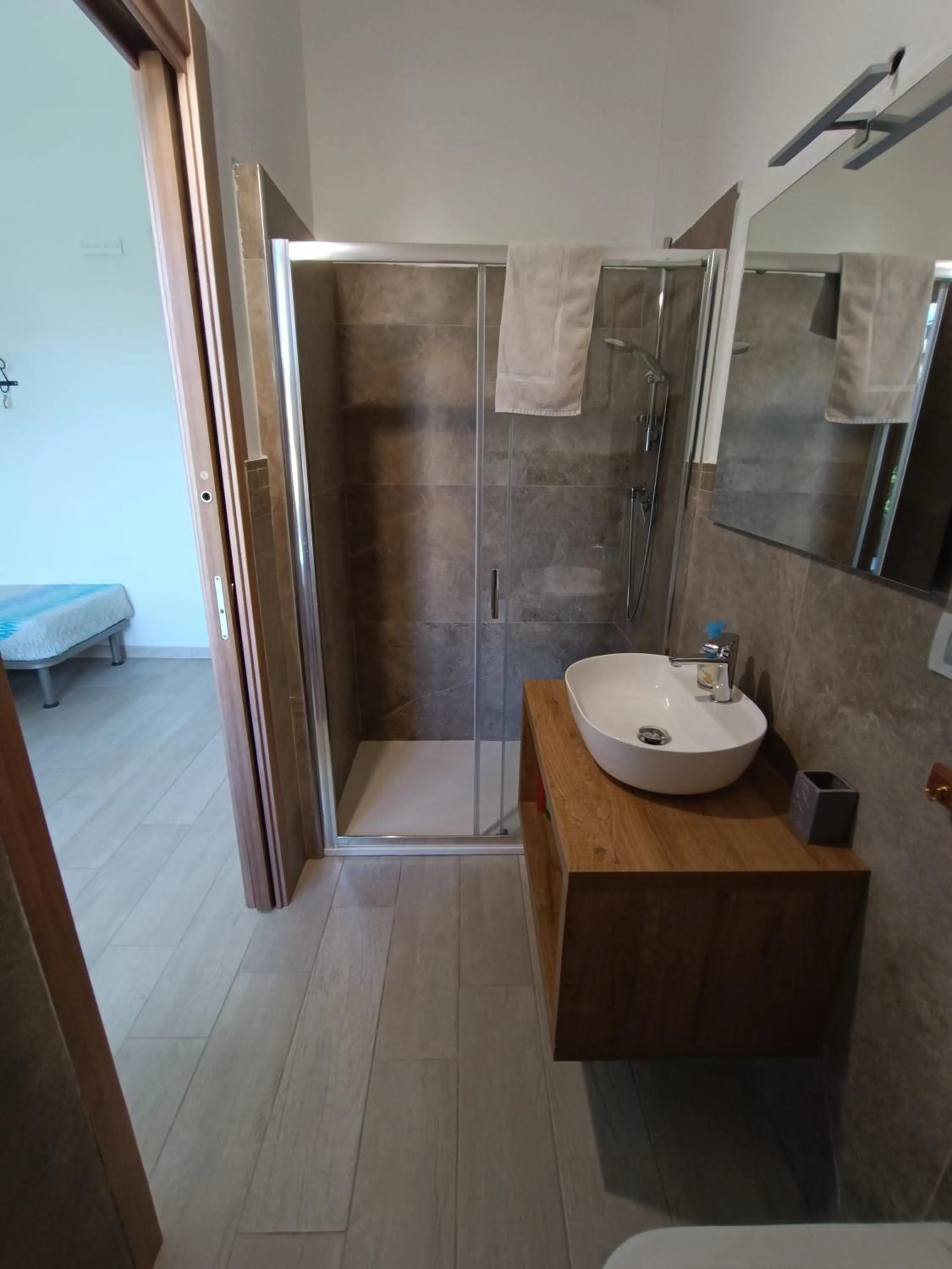 Shower in bed and breakfast Murales Orgosolo