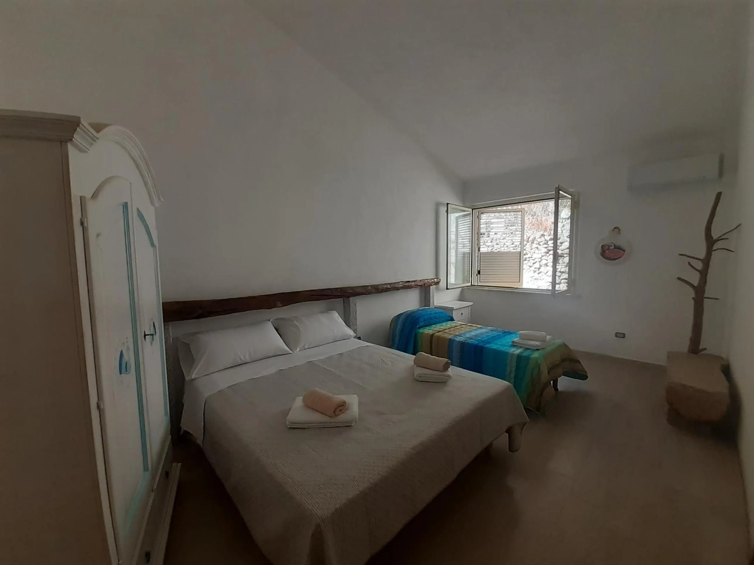 Bed in bed and breakfast Murales Orgosolo