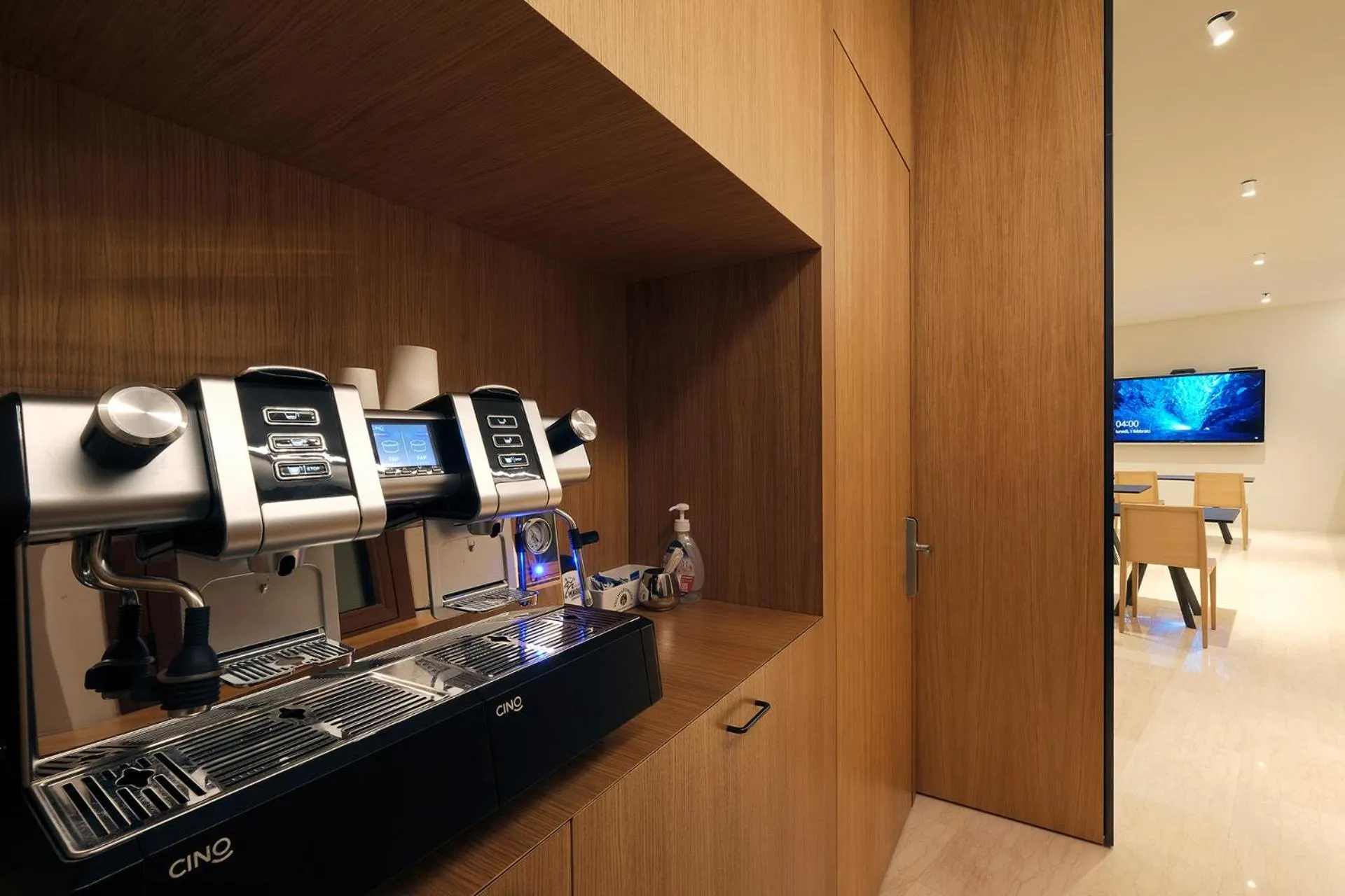 Communal lounge/ TV room in Hotel Touring