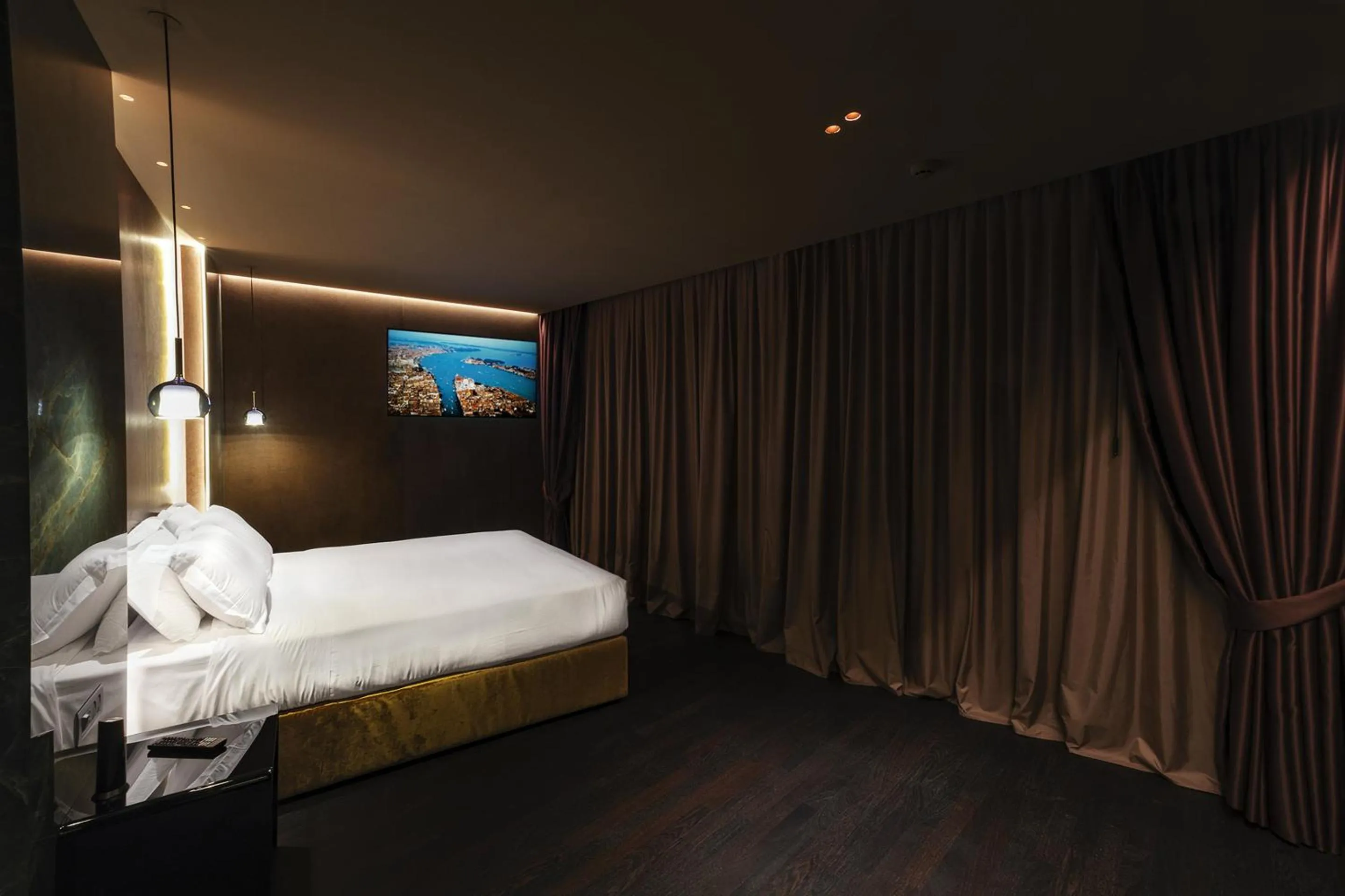 Bedroom, Bed in Hotel Touring