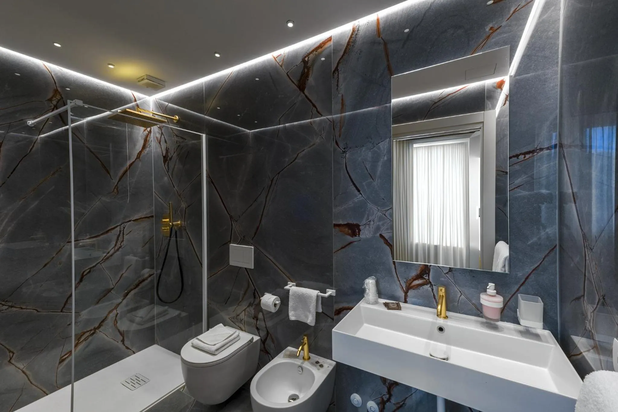 Bathroom in Hotel Touring