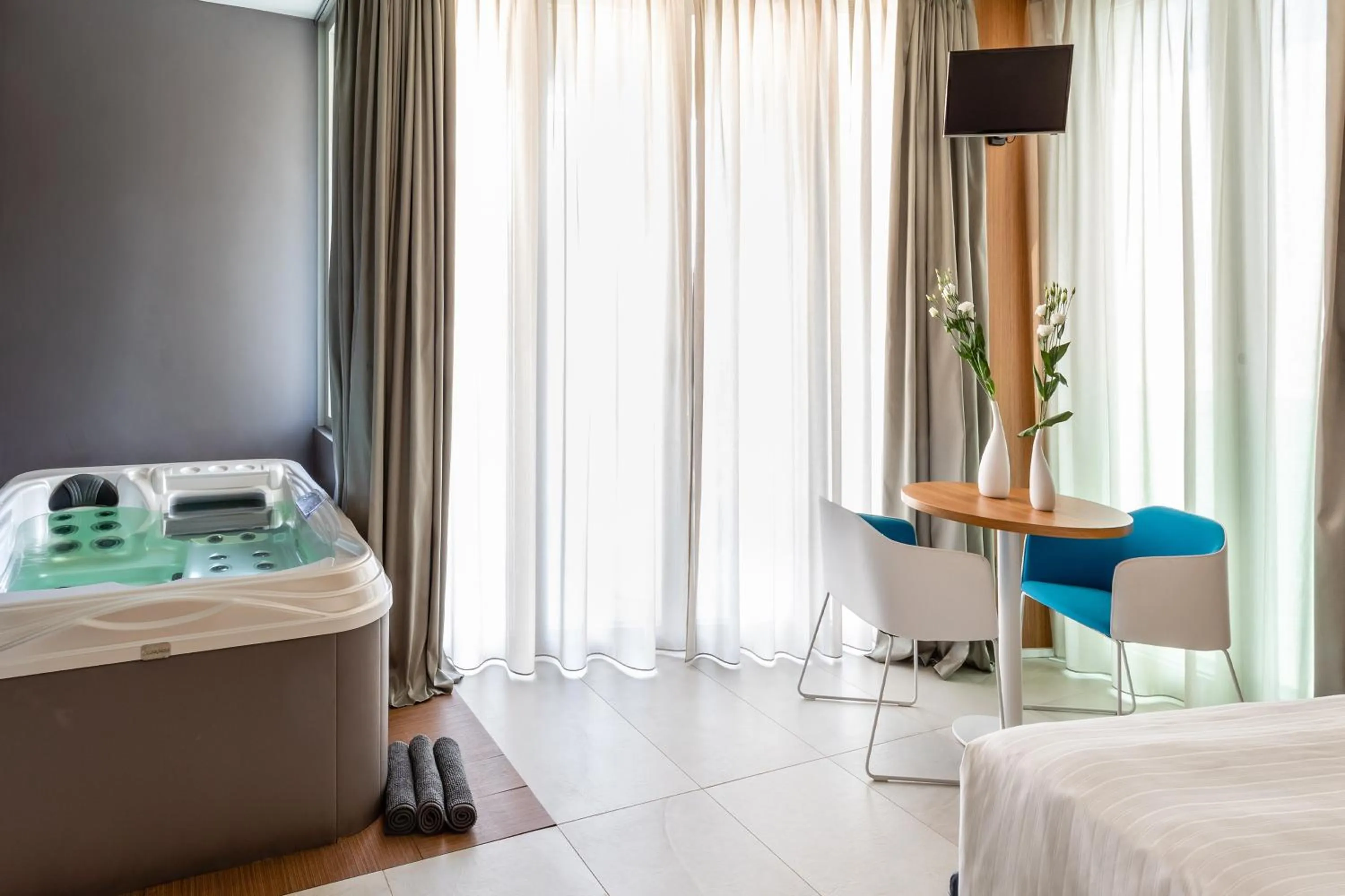 Hot Tub, Bed in Anusca Palace Hotel