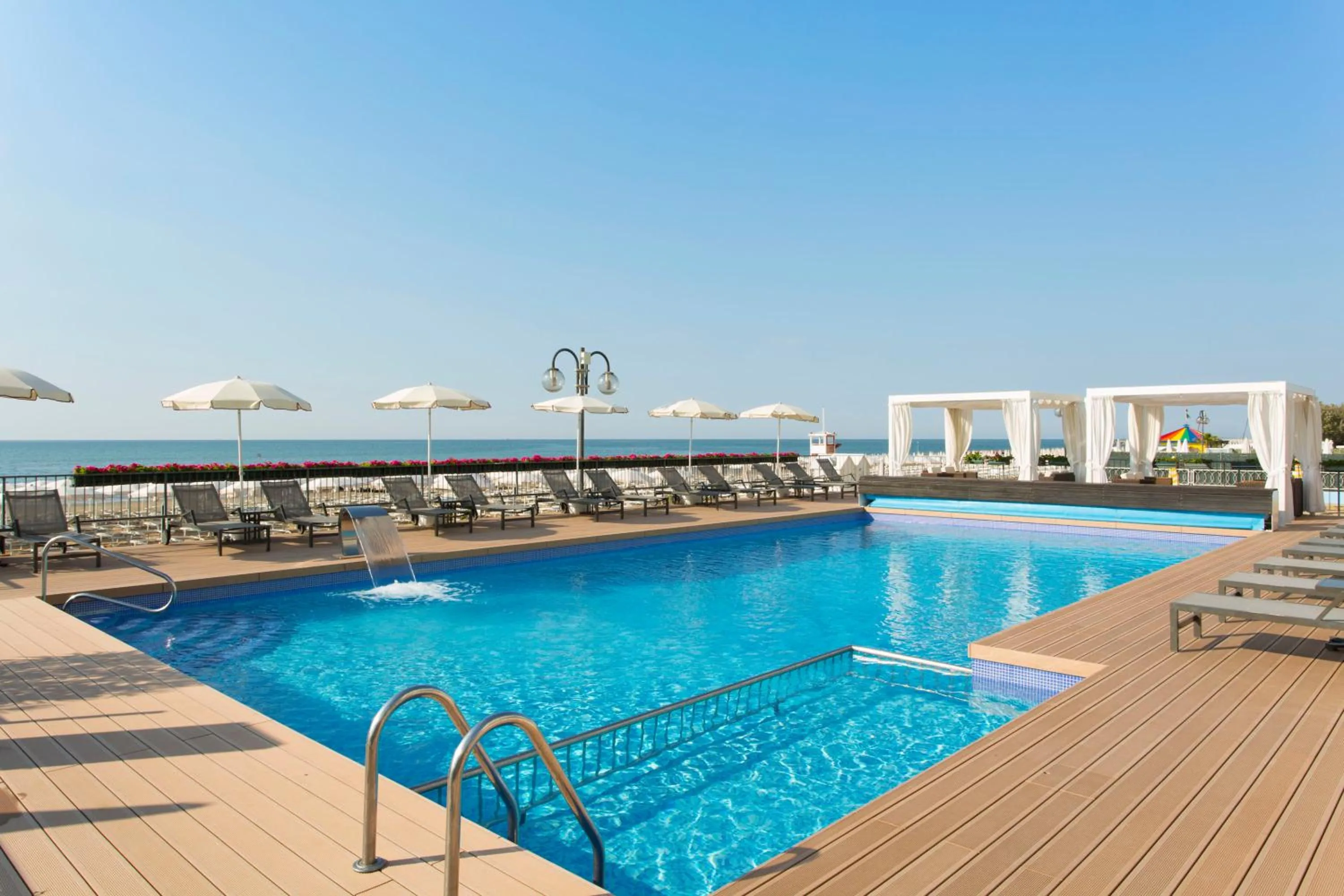 Swimming pool in Victoria Frontemare Beach & Spa Hotel Jesolo