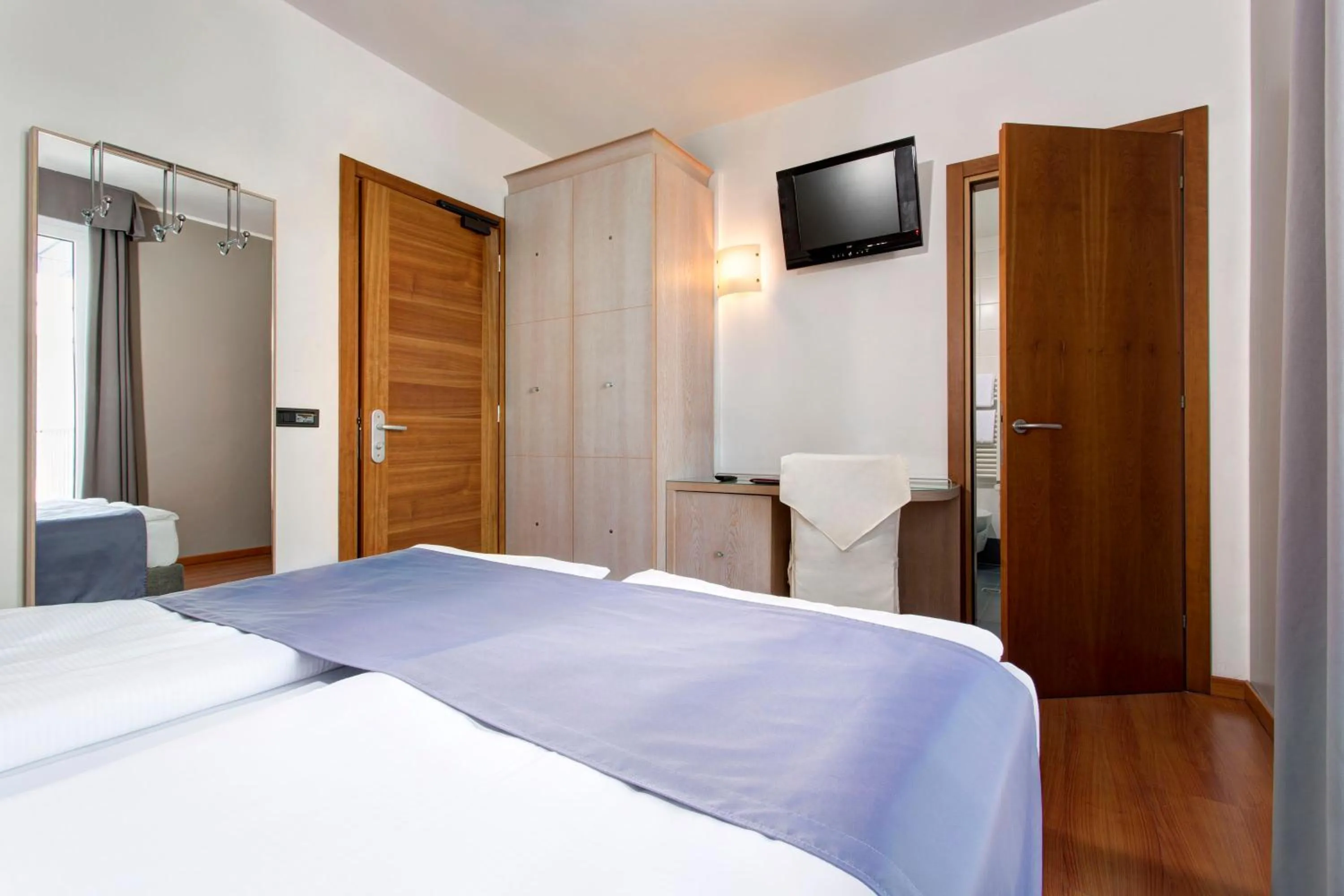 Bedroom, Bed in Victoria Frontemare Beach & Spa Hotel Jesolo