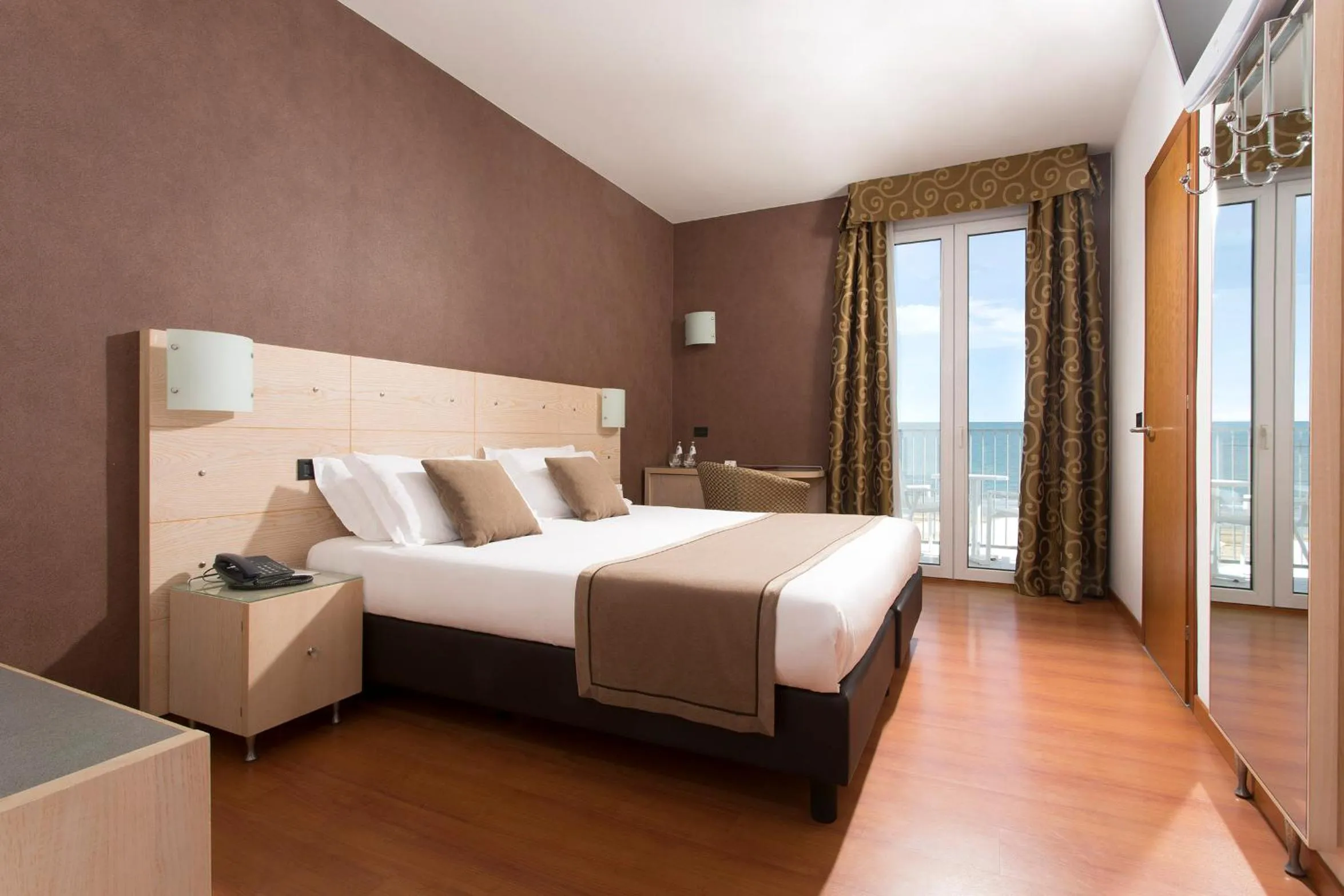 Photo of the whole room, Bed in Victoria Frontemare Beach & Spa Hotel Jesolo