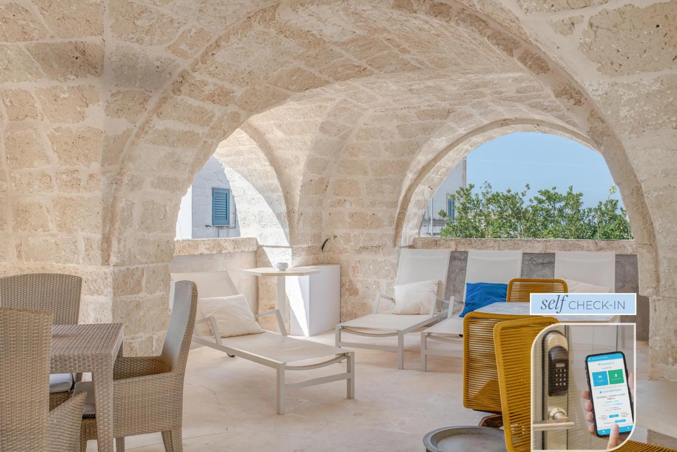 Communal lounge/ TV room in Vico Bianco Raro Smart Rooms Collection