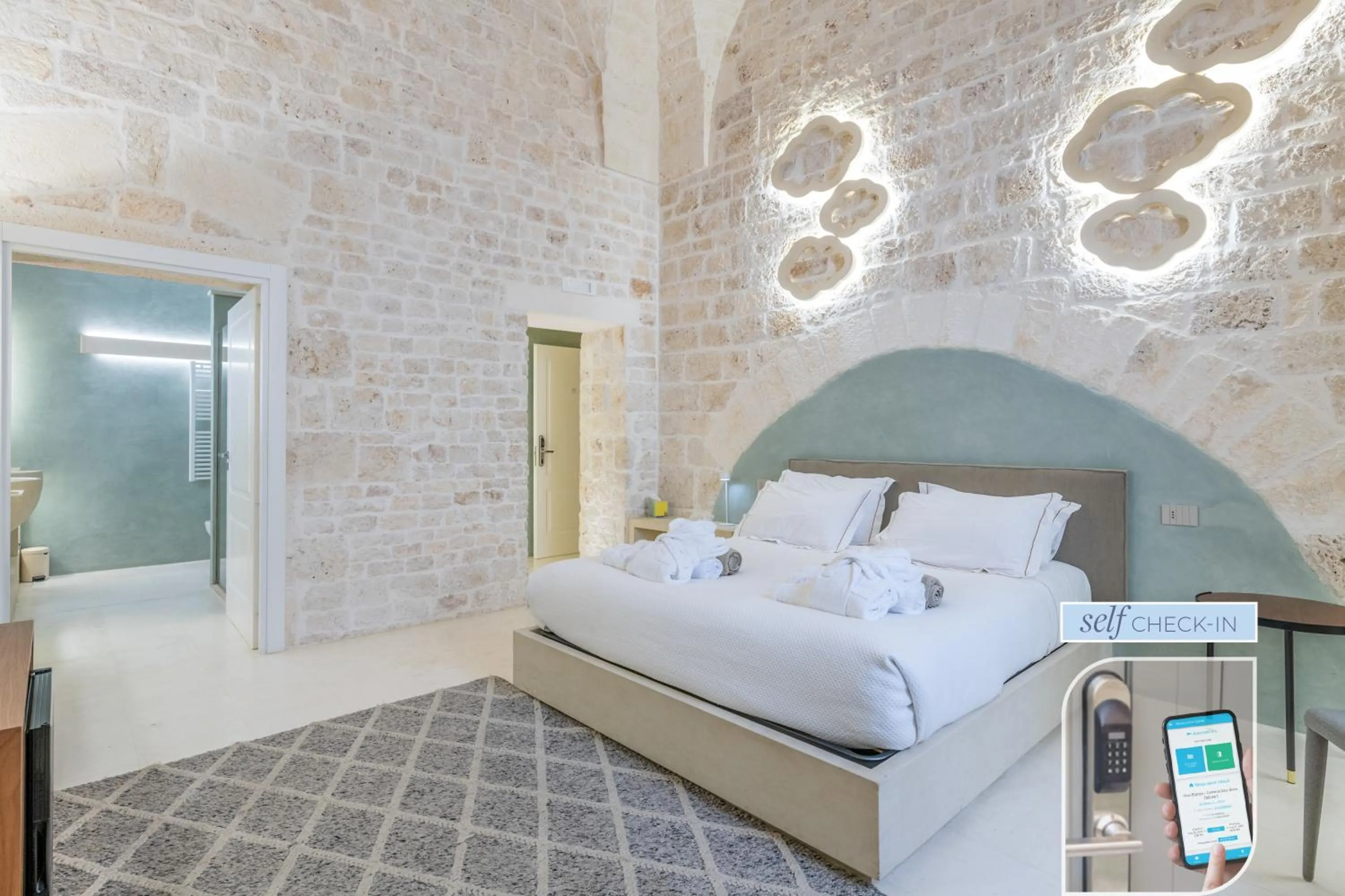 Bed in Vico Bianco Raro Smart Rooms Collection