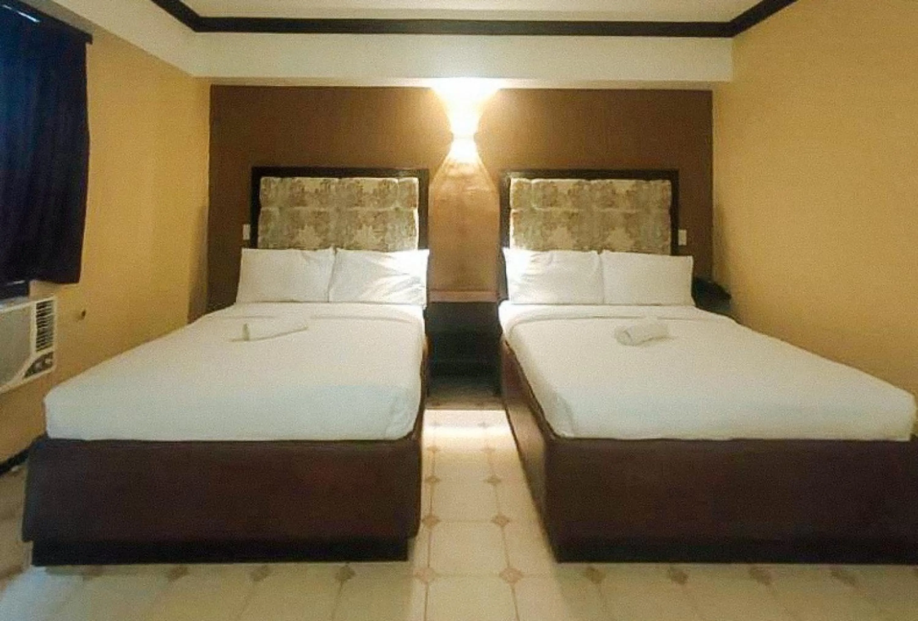 Bed in RedDoorz at Carlton-Martin Hotel Masbate City