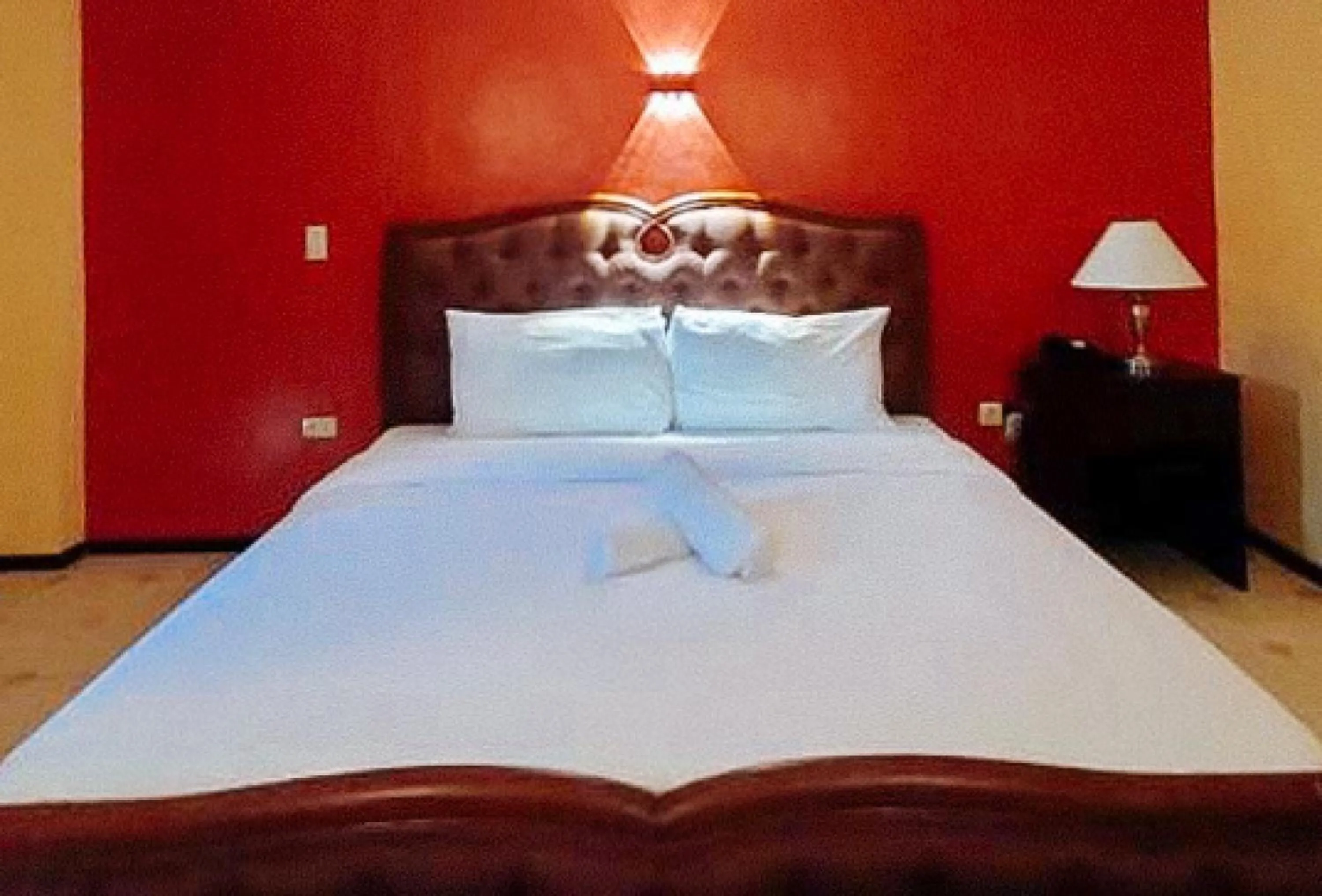 Bed in RedDoorz at Carlton-Martin Hotel Masbate City