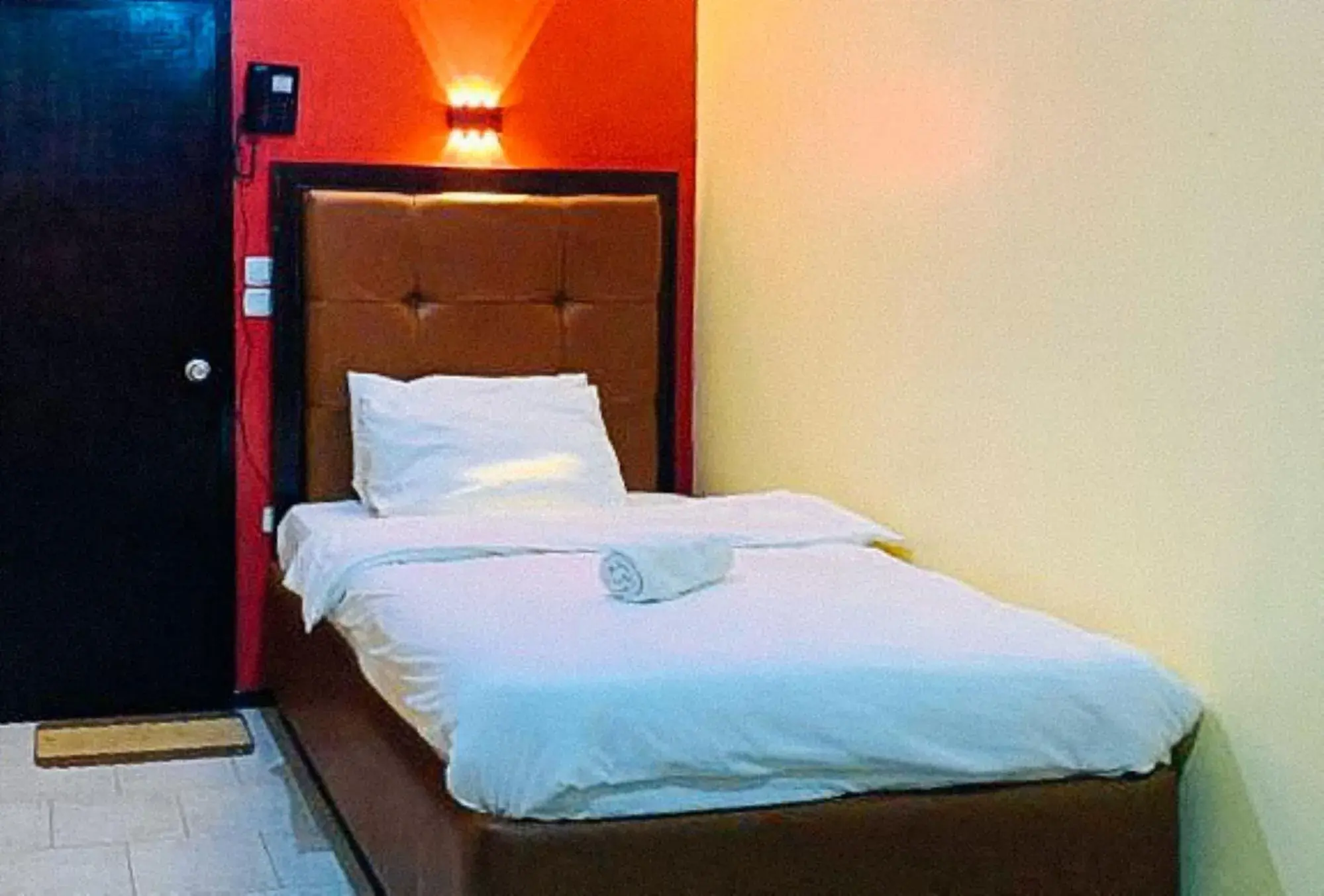 Standard Double Room in RedDoorz at Carlton-Martin Hotel Masbate City Standard Double Room in RedDoorz at Carlton-Martin Hotel Masbate City