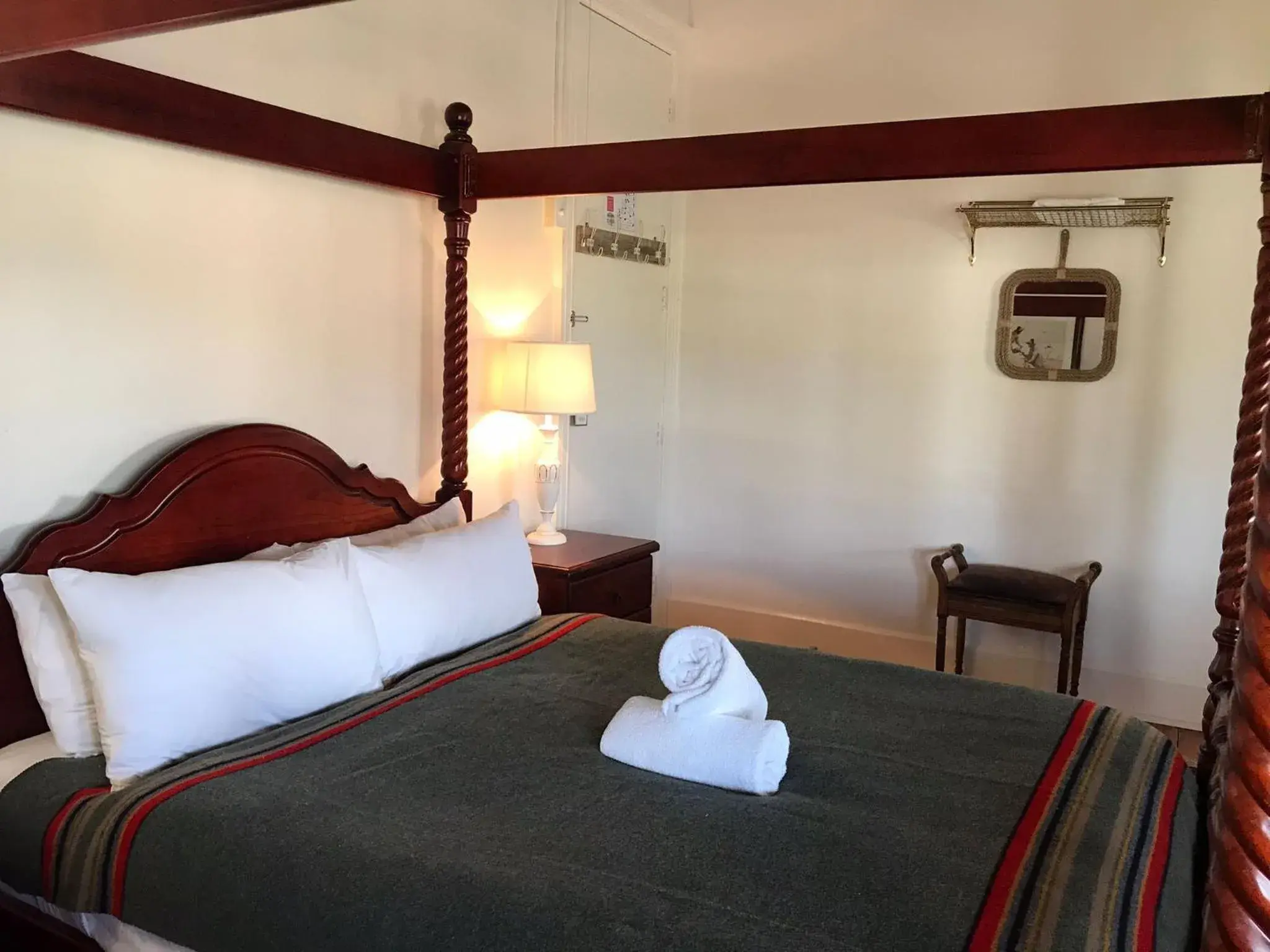 Double Room with Private Bathroom in Royal Hotel Mandurama Double Room with Private Bathroom in Royal Hotel Mandurama