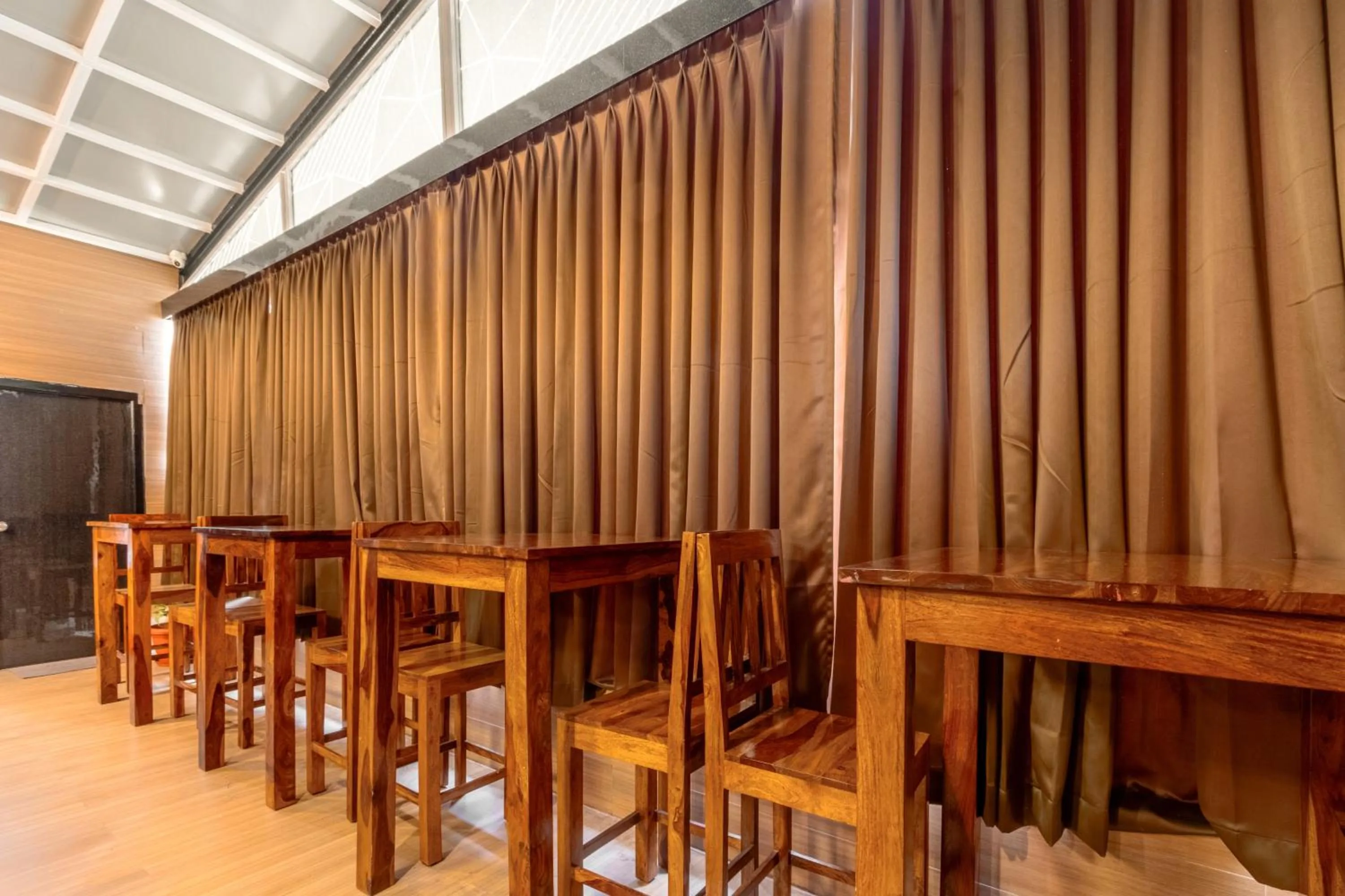 Seating area in Treebo Purple Square