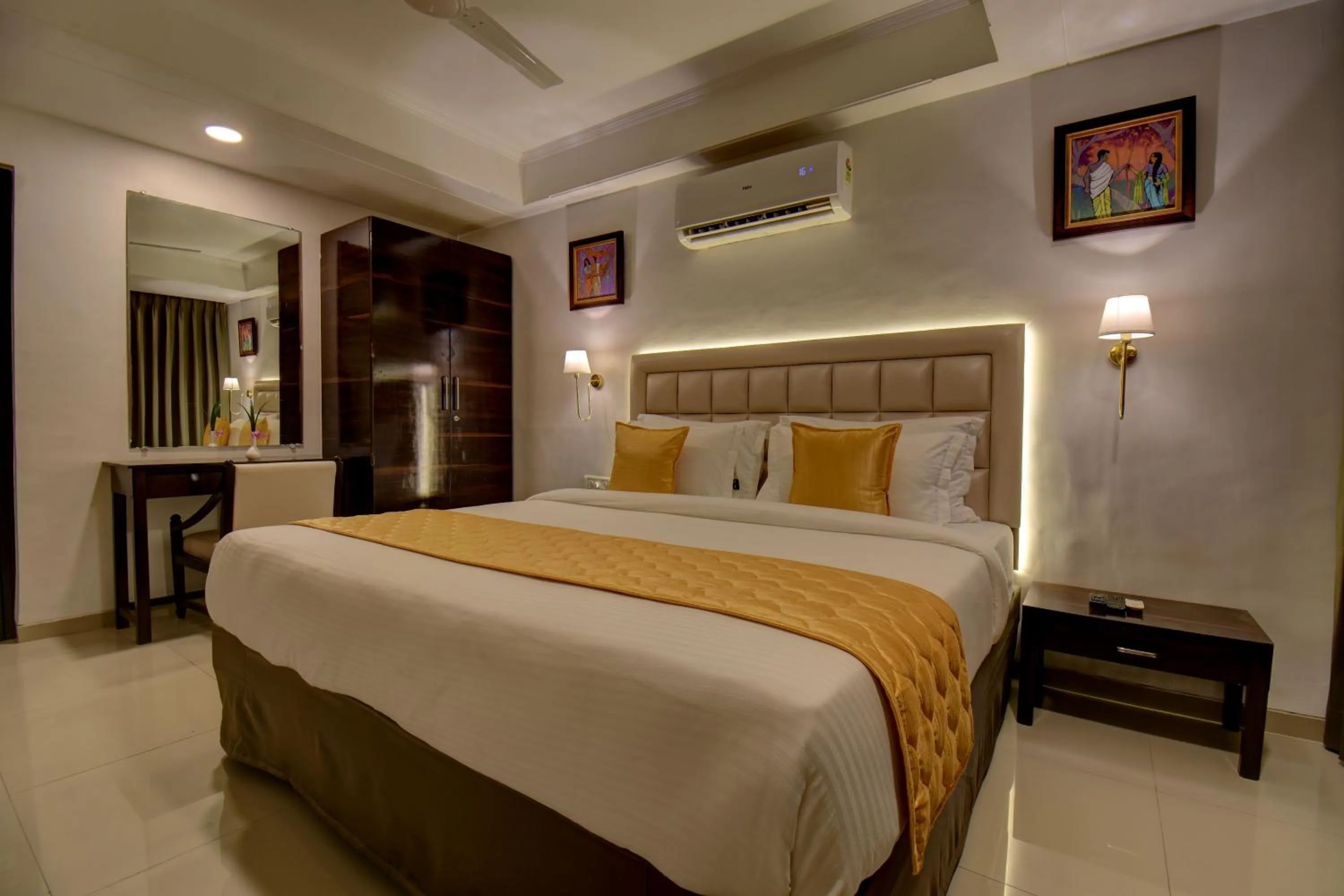 Bedroom, Bed in Elite Hotel