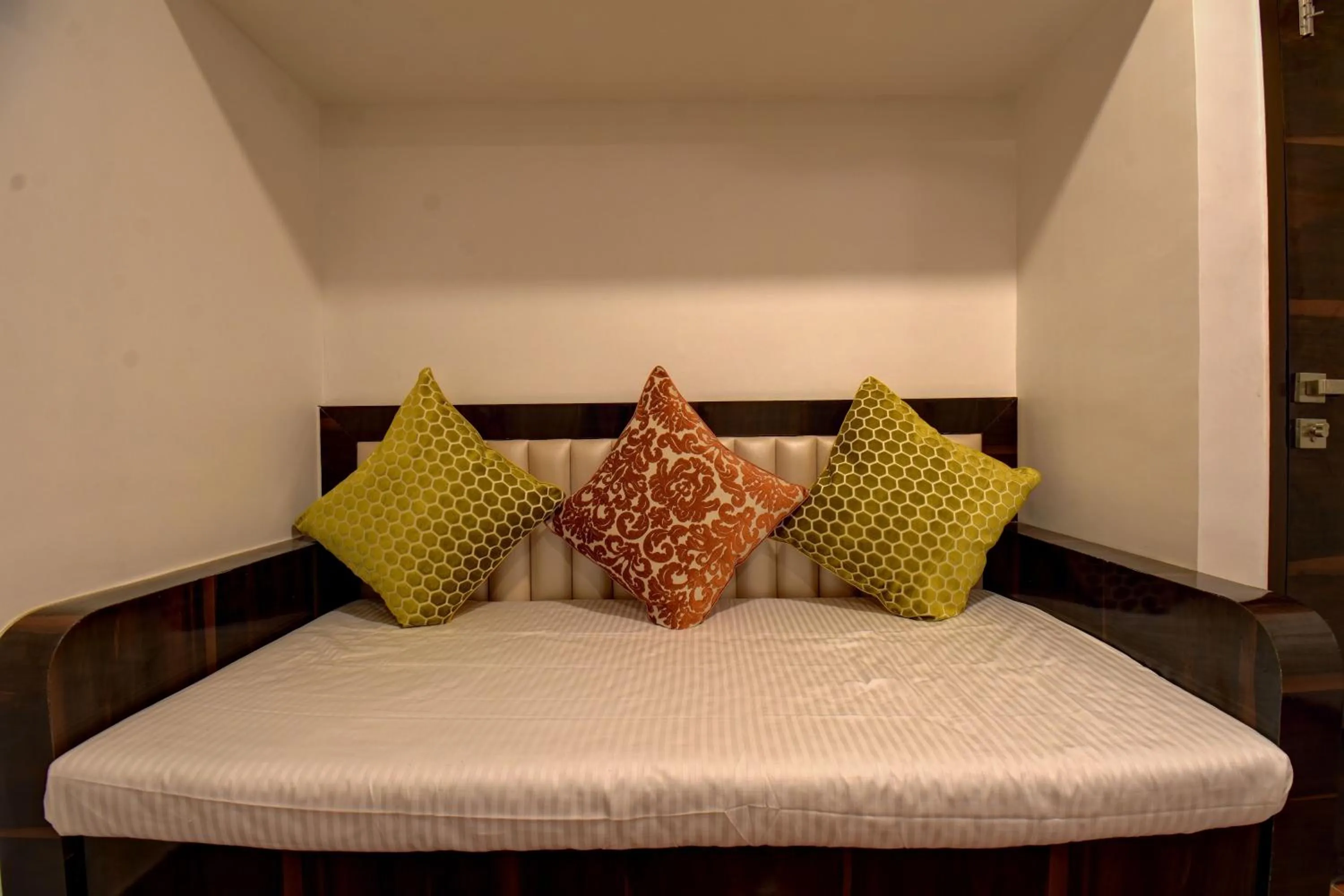 Photo of the whole room, Bed in Elite Hotel