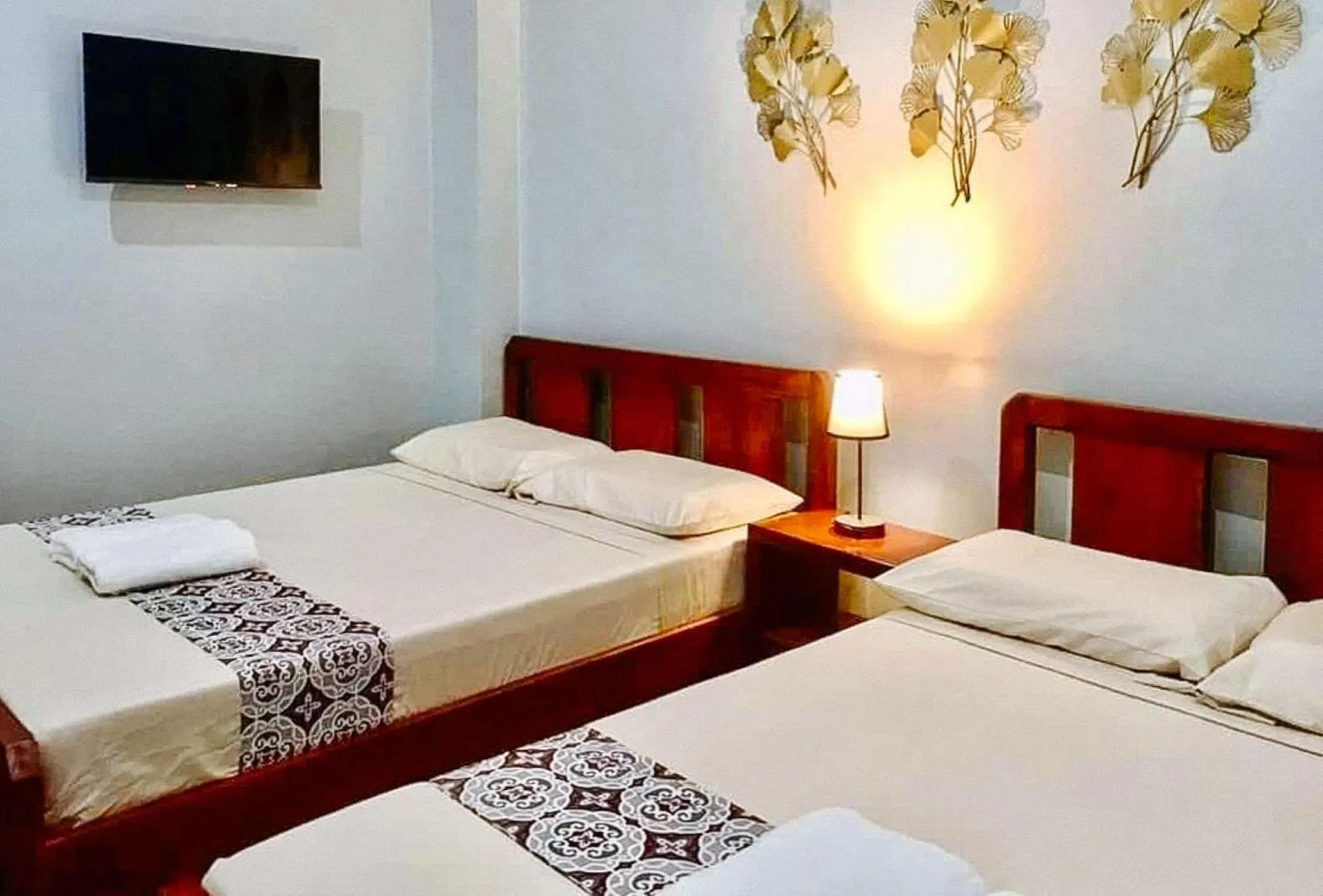 Bed in RedDoorz at Gracia's Calzada Inn Camiguin