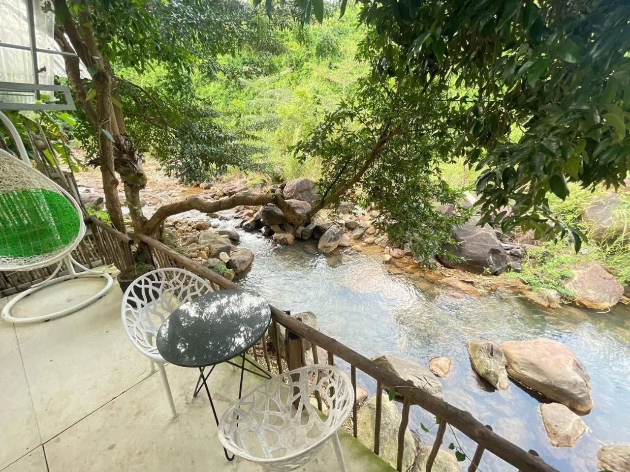 Patio in Green Valley Veal Pouch