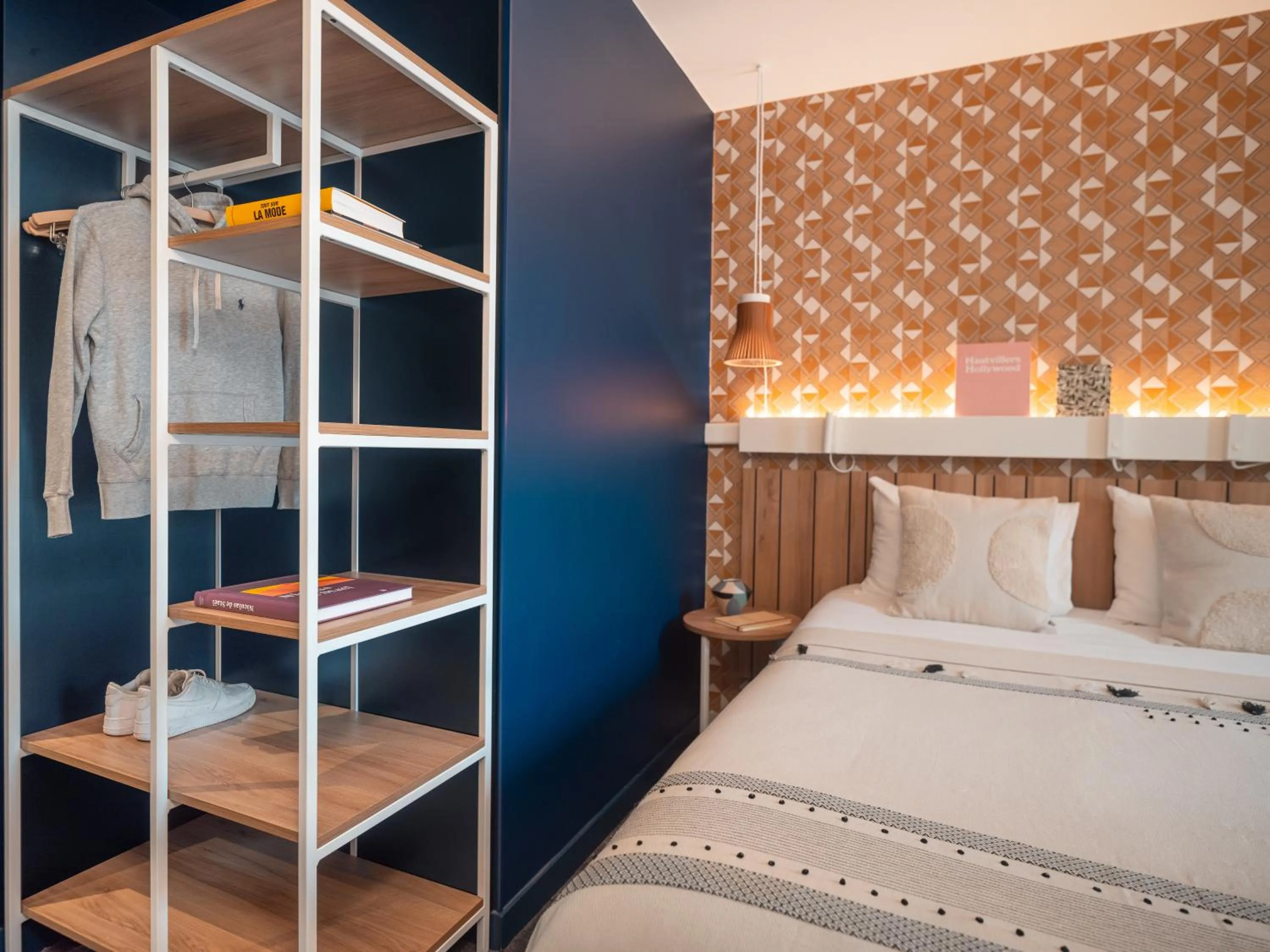 Bed in Ibis Paris Gare Montparnasse Catalogne