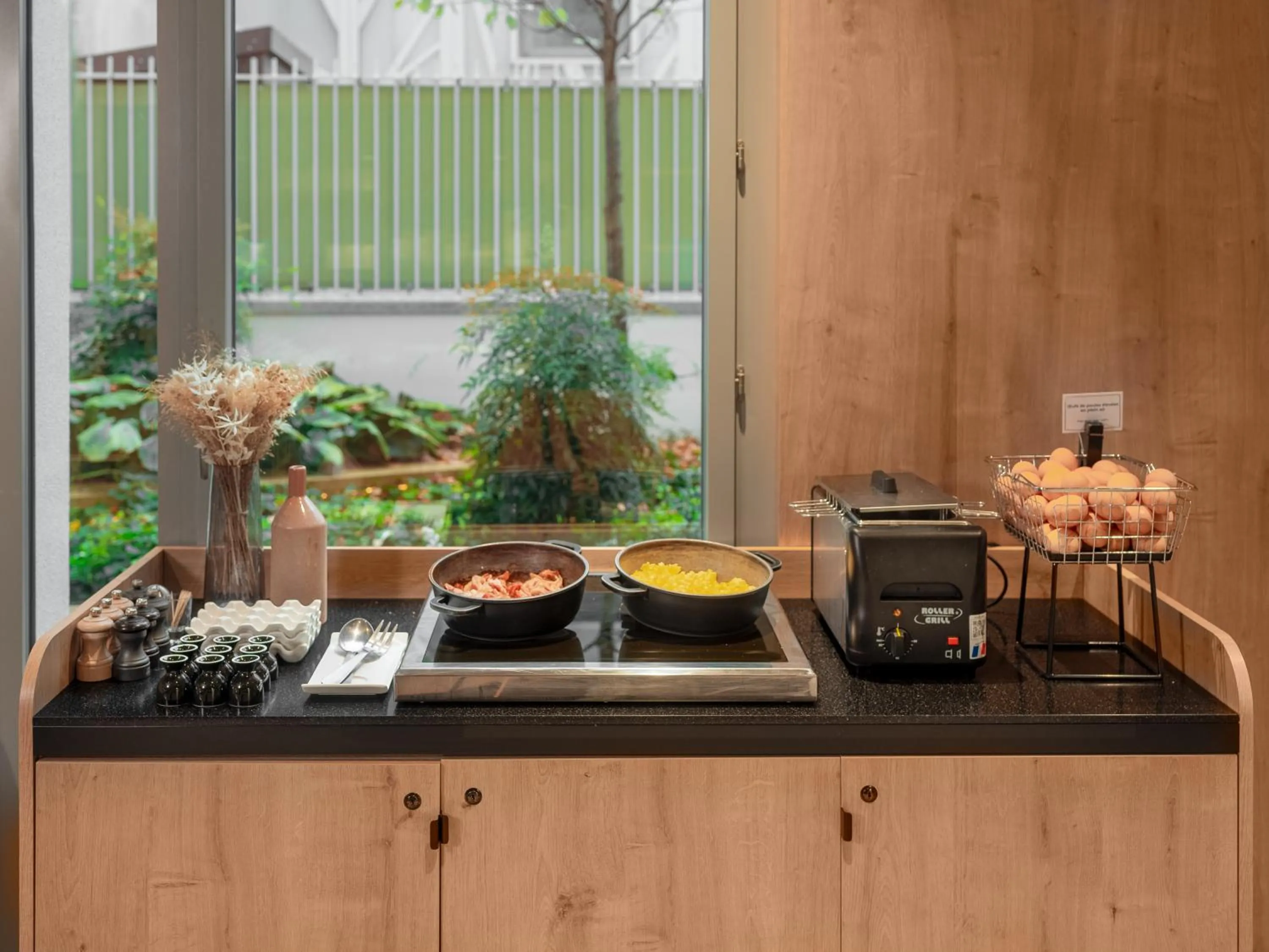 Breakfast in Ibis Paris Gare Montparnasse Catalogne