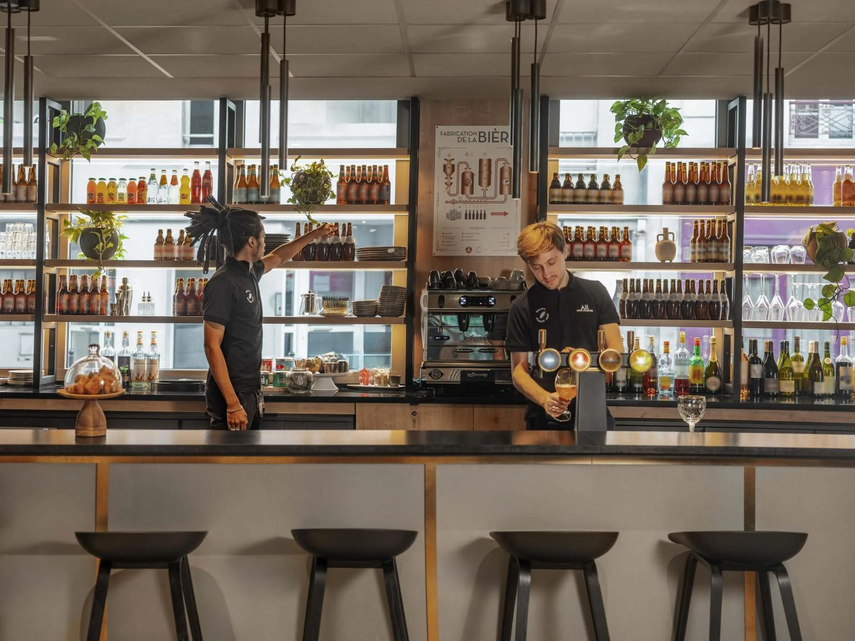 Lounge or bar in Ibis Paris Gare Montparnasse Catalogne