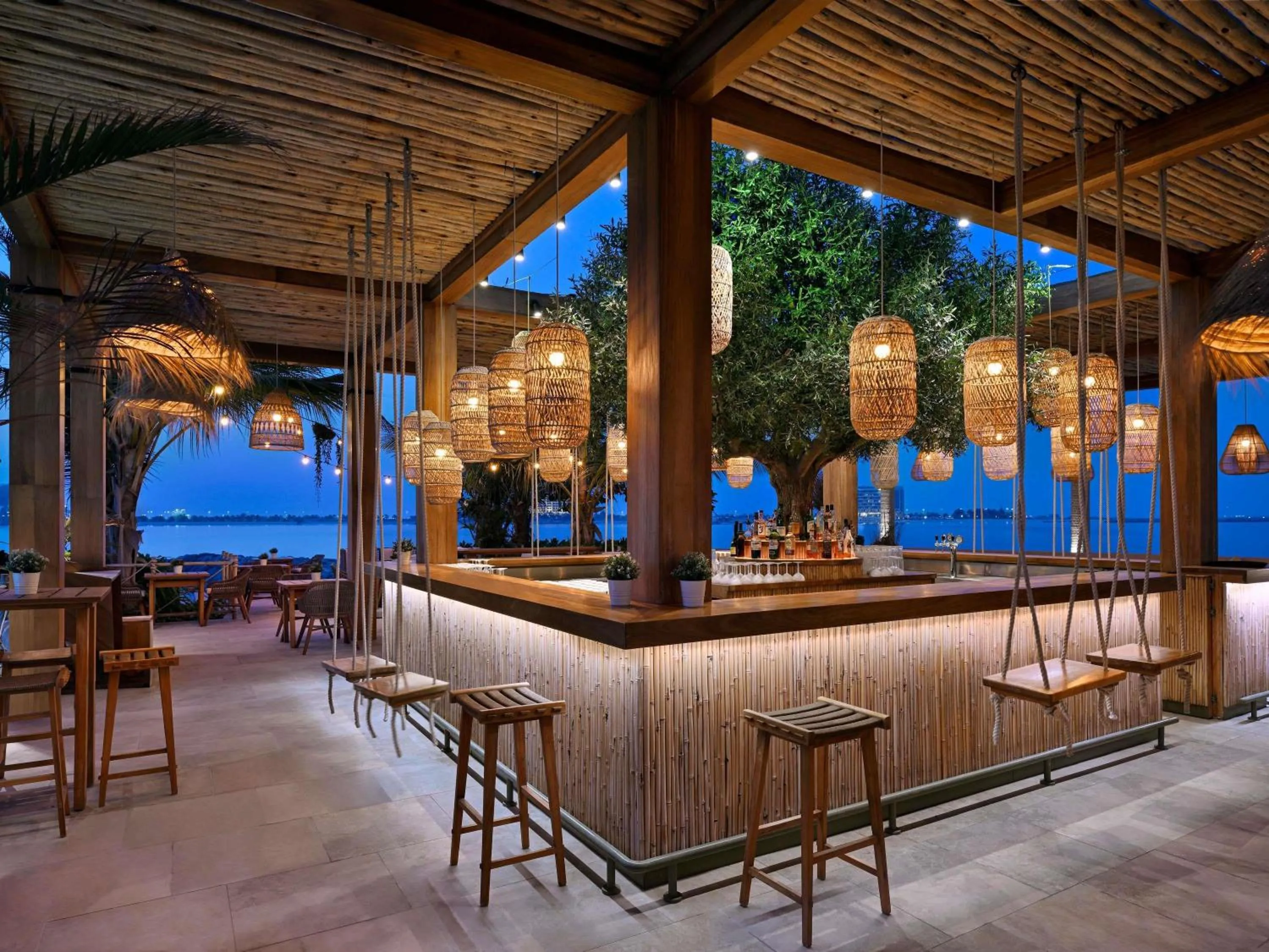 Lounge or bar in Mövenpick Resort Al Marjan Island