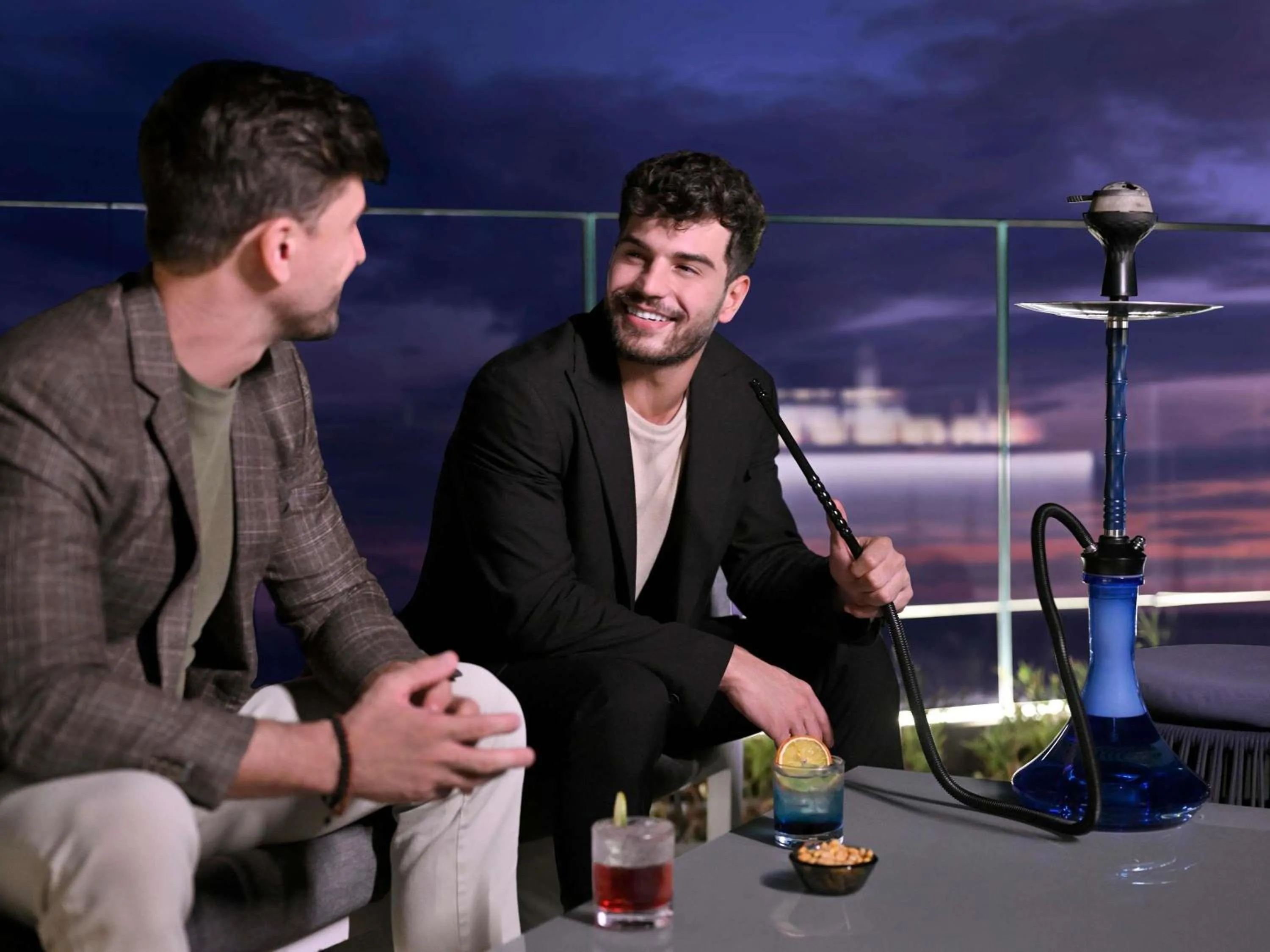 Lounge or bar in Mövenpick Resort Al Marjan Island