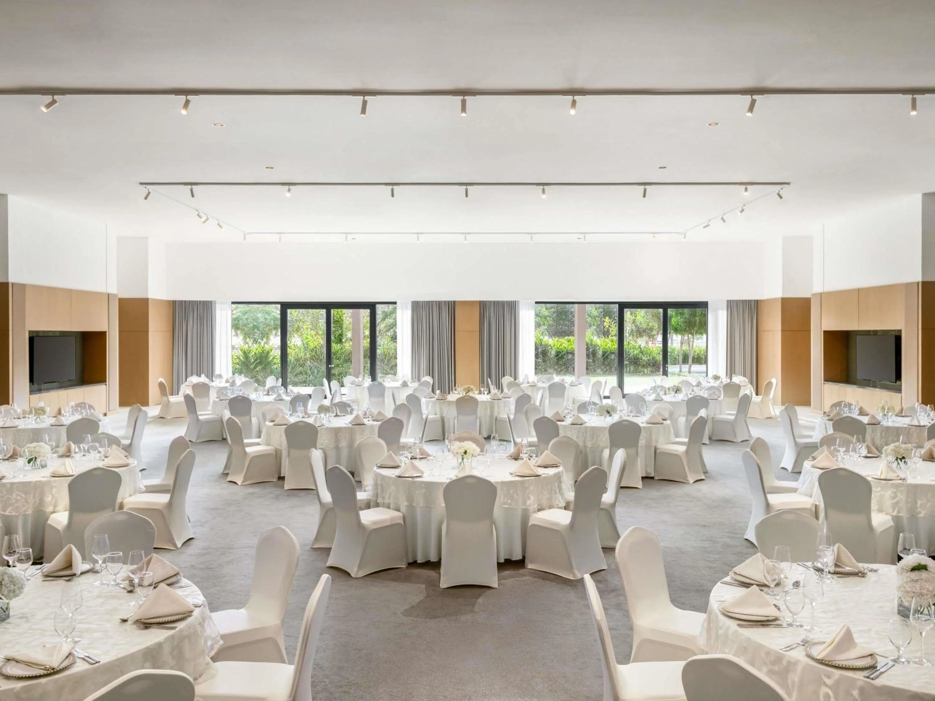 Meeting/conference room in Mövenpick Resort Al Marjan Island