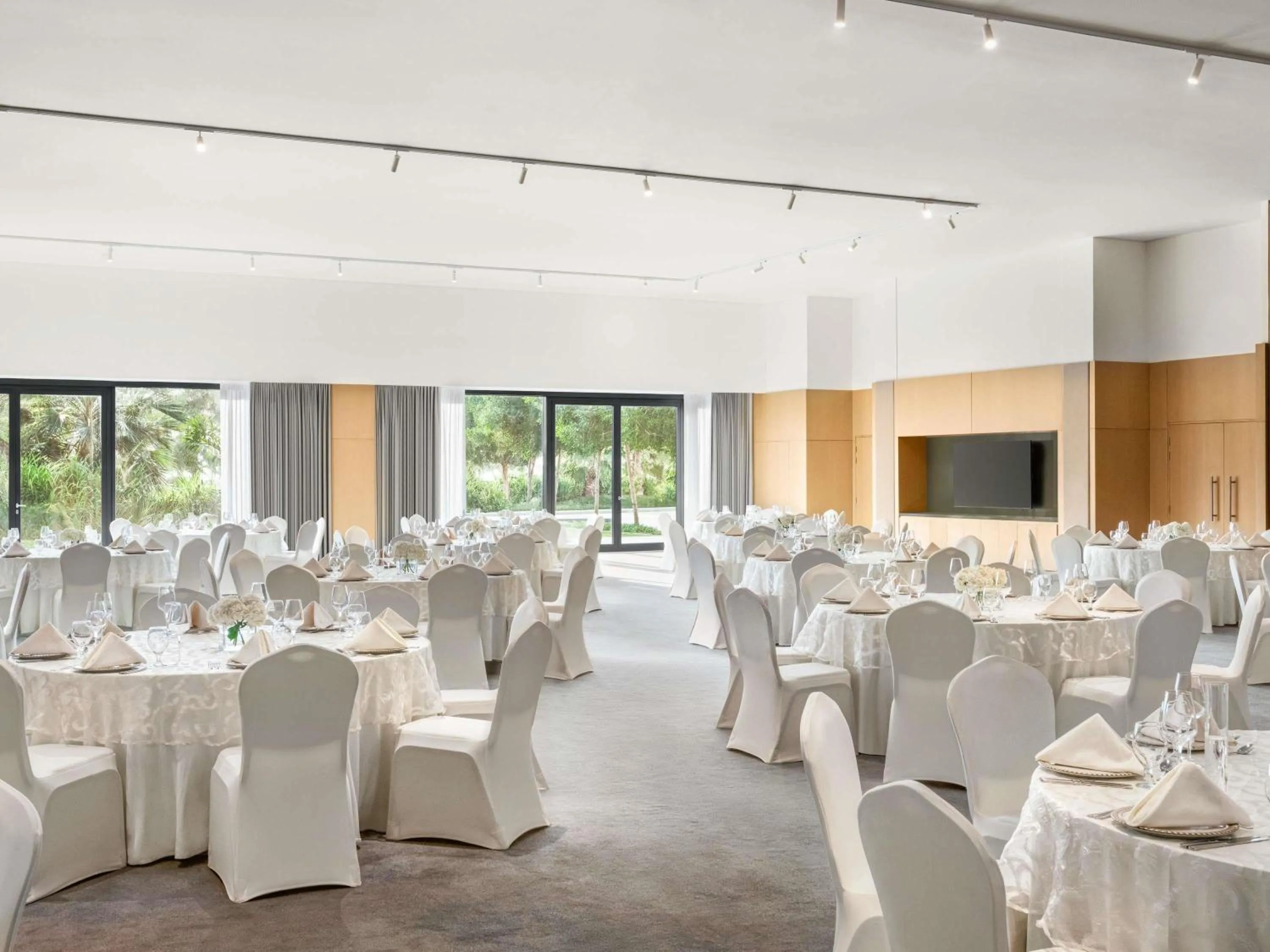 Meeting/conference room in Mövenpick Resort Al Marjan Island