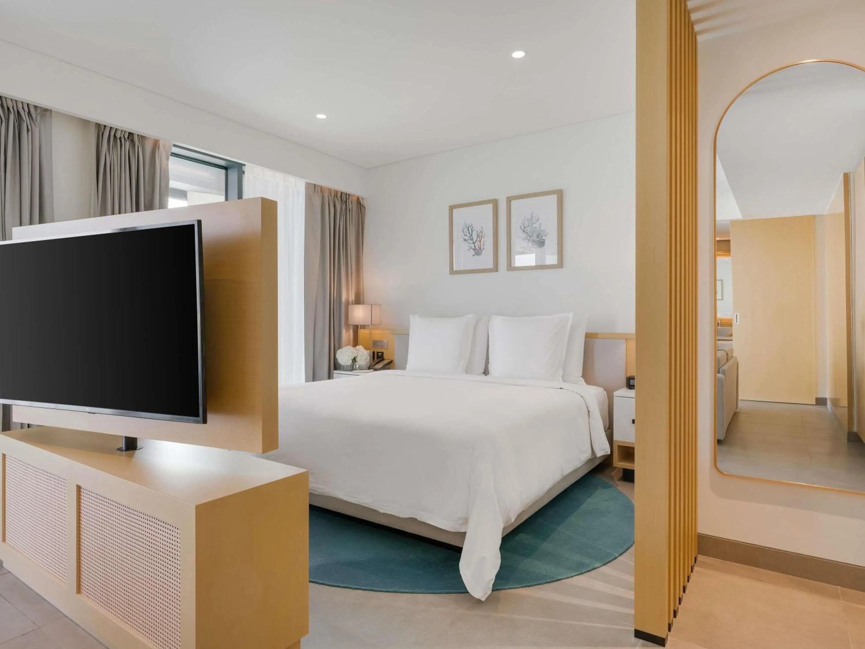 Bedroom, Bed in Mövenpick Resort Al Marjan Island