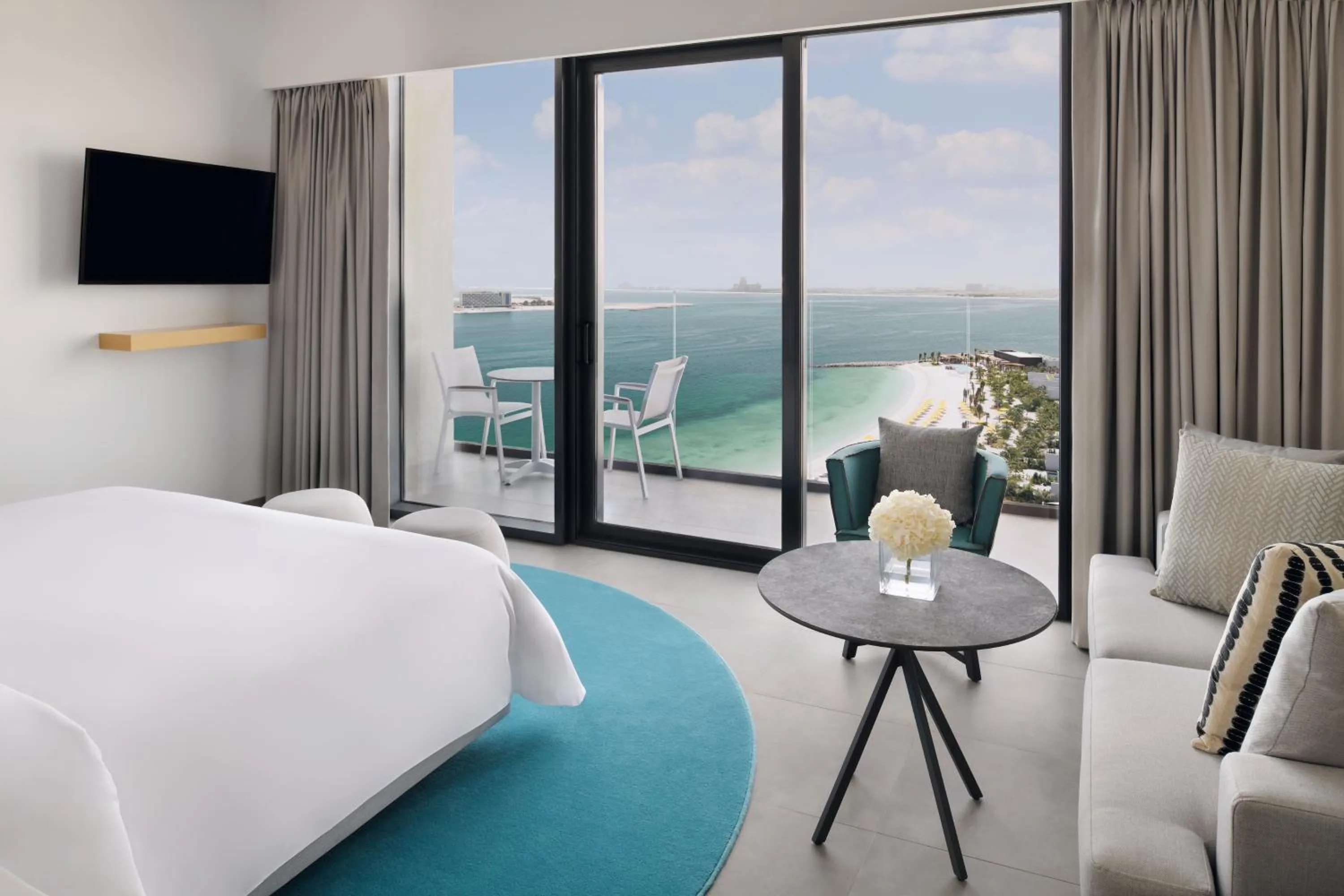 Balcony/Terrace, Bed in Mövenpick Resort Al Marjan Island