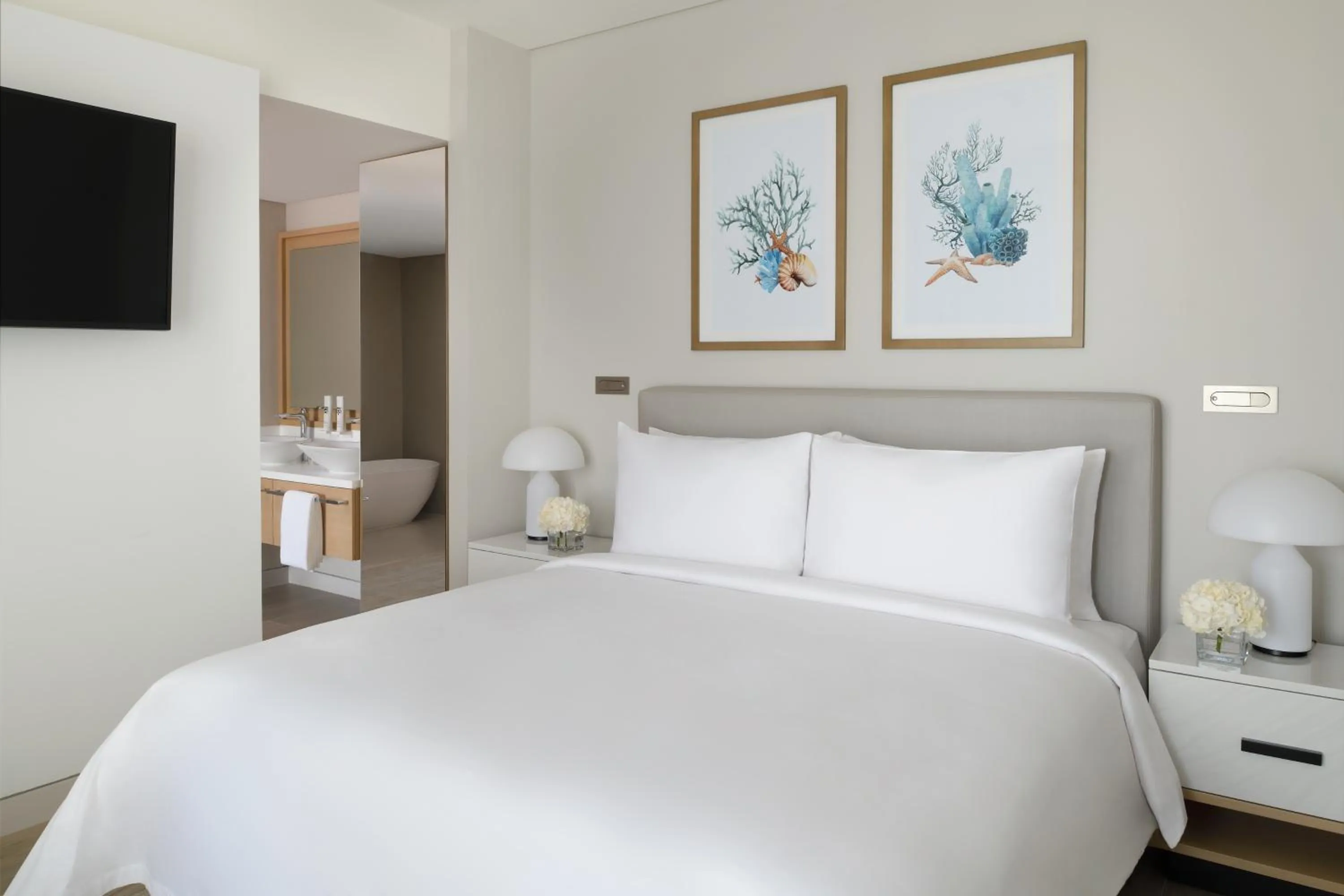 Photo of the whole room, Bed in Mövenpick Resort Al Marjan Island