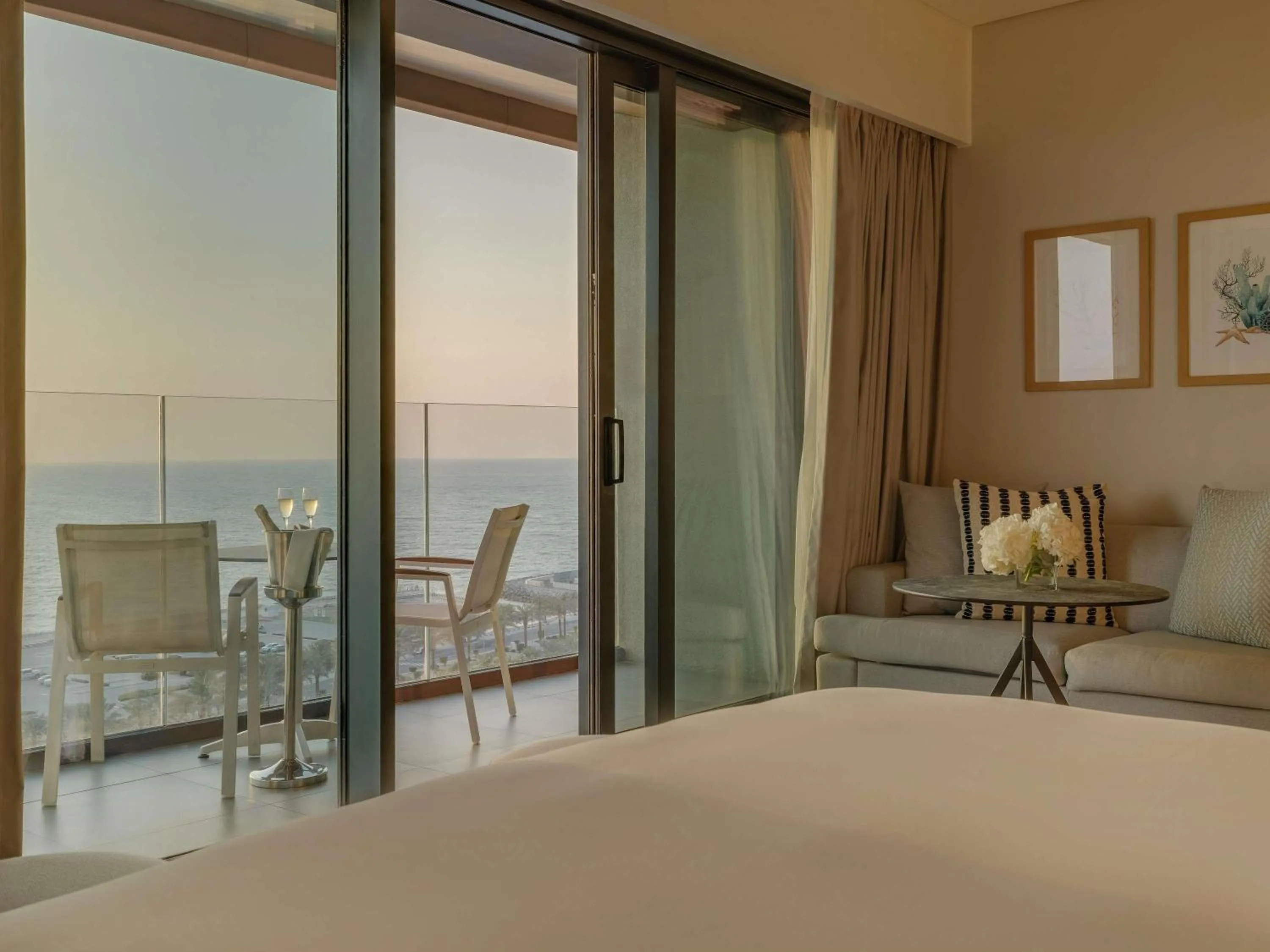 Bedroom, Bed in Mövenpick Resort Al Marjan Island