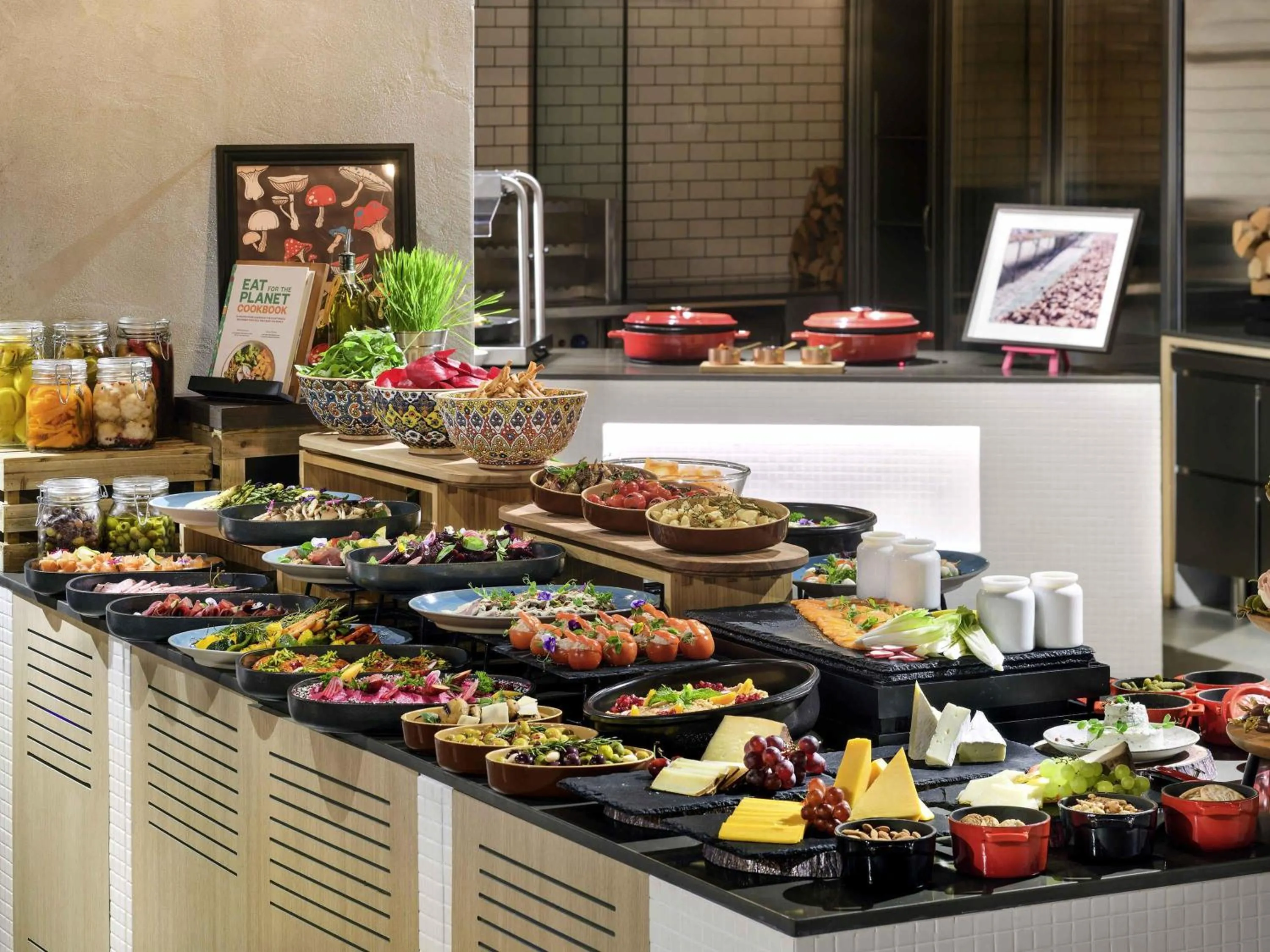 Restaurant/places to eat in Mövenpick Resort Al Marjan Island