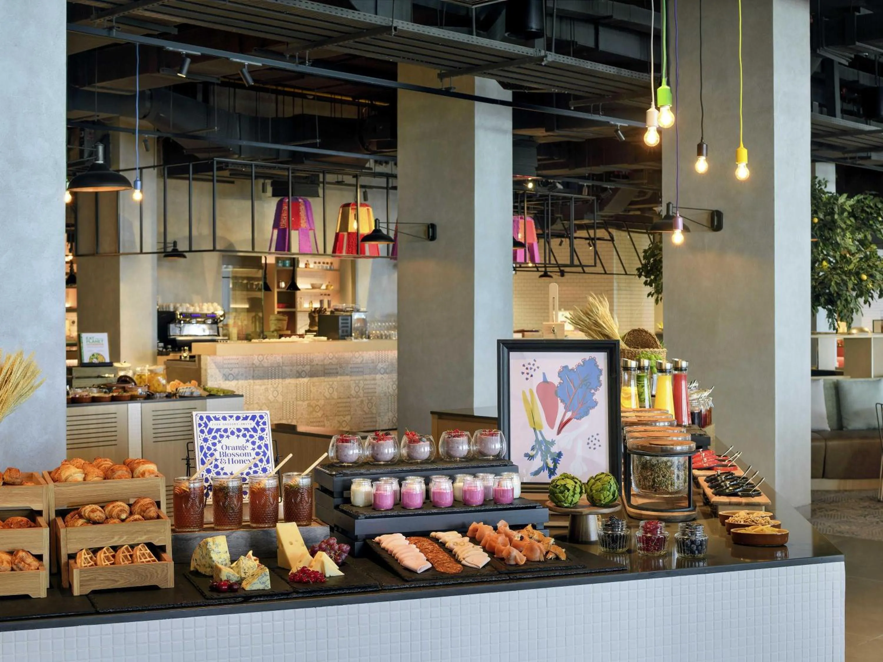 Restaurant/places to eat in Mövenpick Resort Al Marjan Island