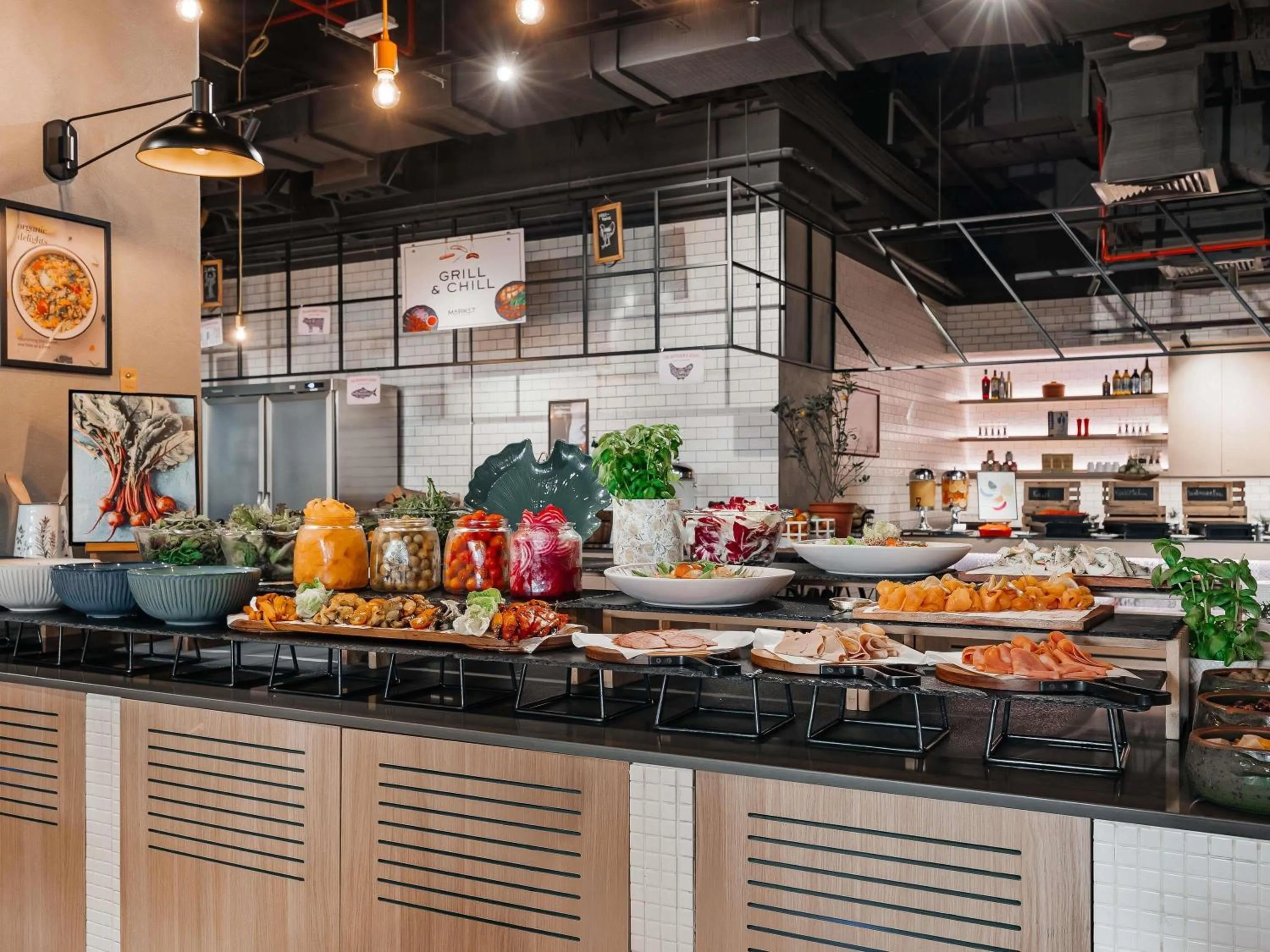 Breakfast in Mövenpick Resort Al Marjan Island